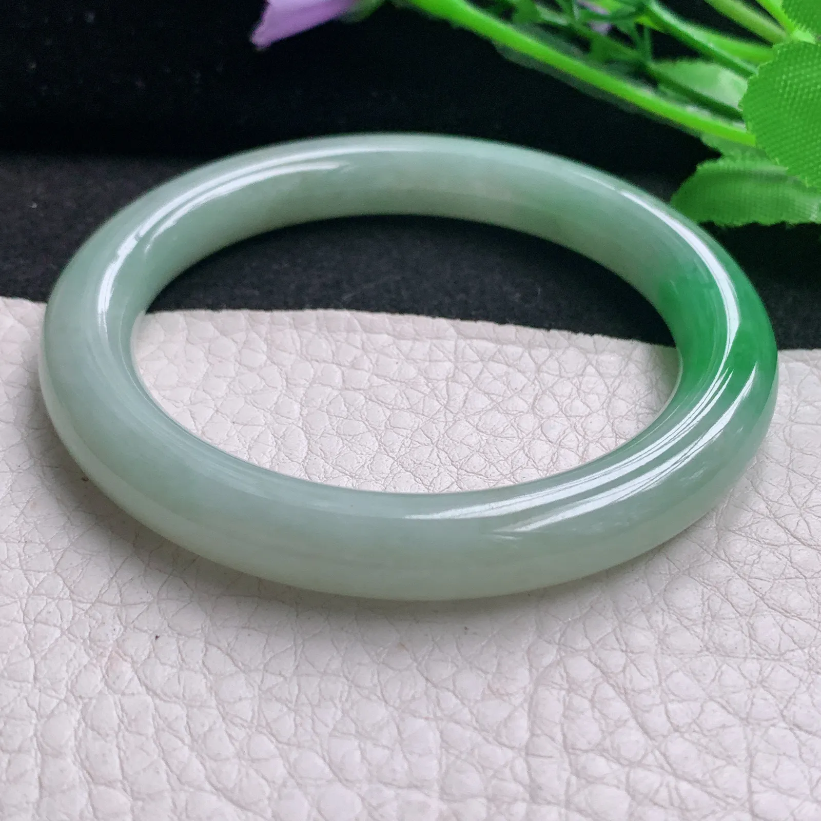 mq实拍55*9*9.5叮当镯 天然缅甸翡翠A货玉手镯飘绿水润圆条美人镯