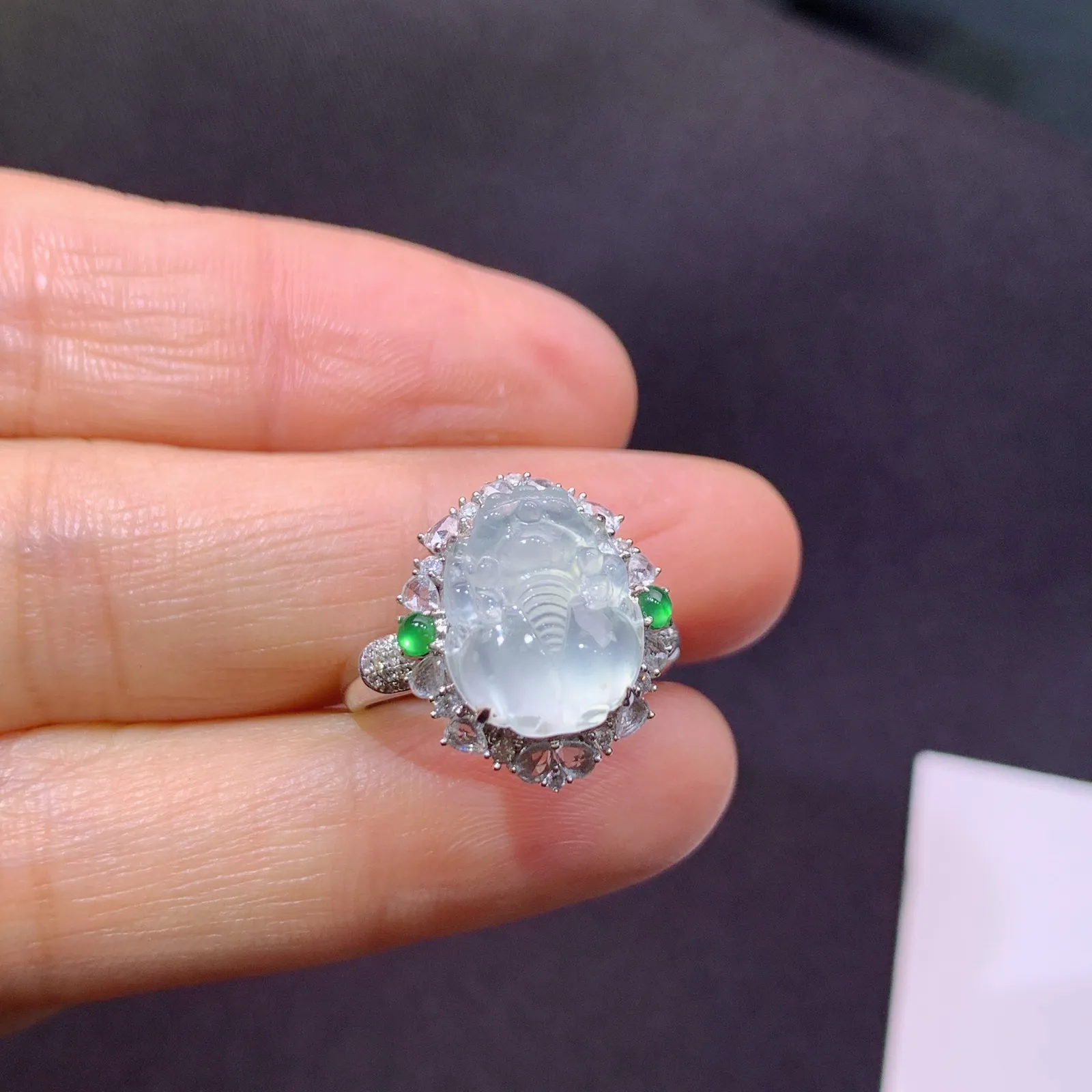 冰种貔貅戒指，18k金钻搭配小绿蛋面镶嵌，简约时尚，冰润细腻，种水足，Bl 整体尺寸17.5*14