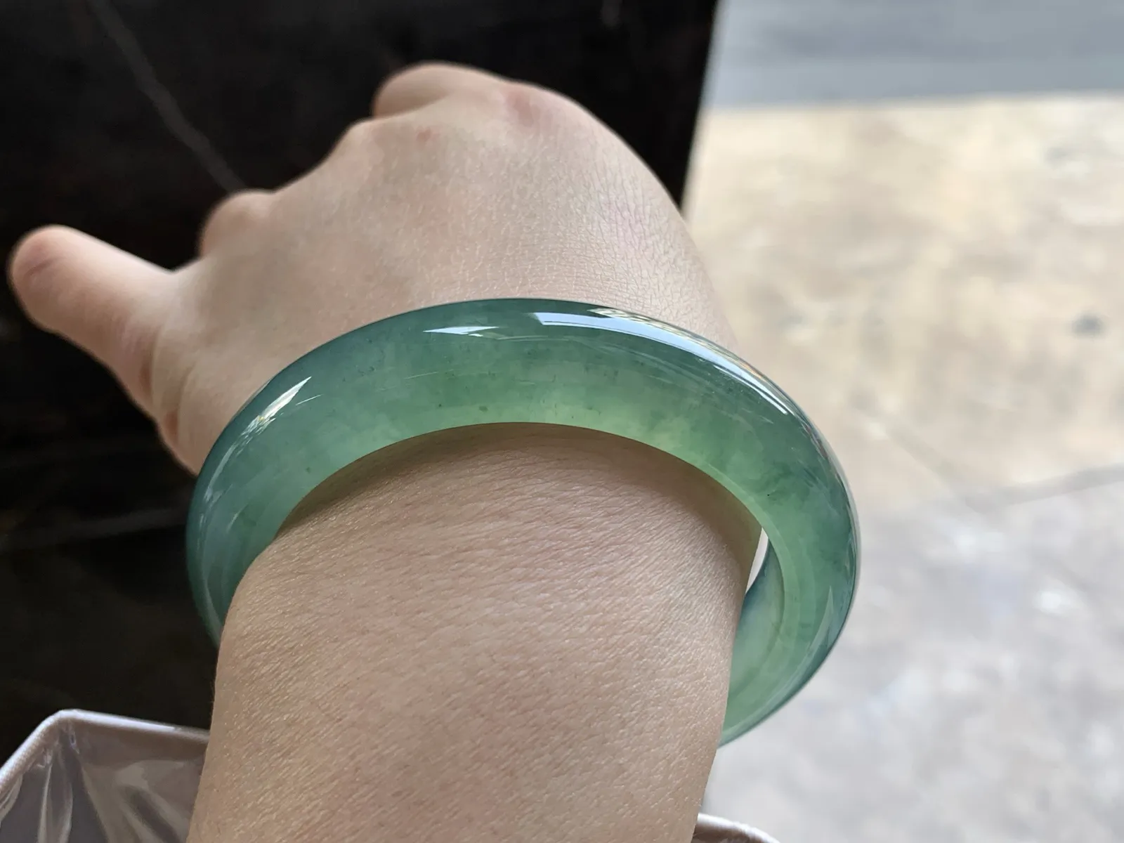 55-12.8-9.2

冰种晴水橄榄绿手镯^_^种水透亮