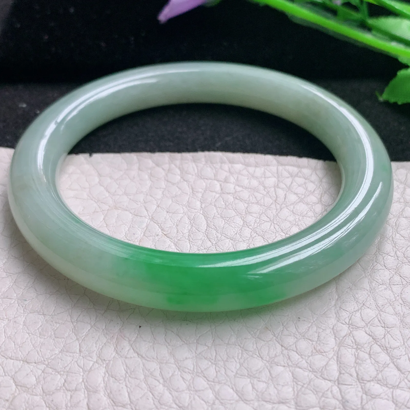 mq实拍55*9*9.5叮当镯 天然缅甸翡翠A货玉手镯飘绿水润圆条美人镯