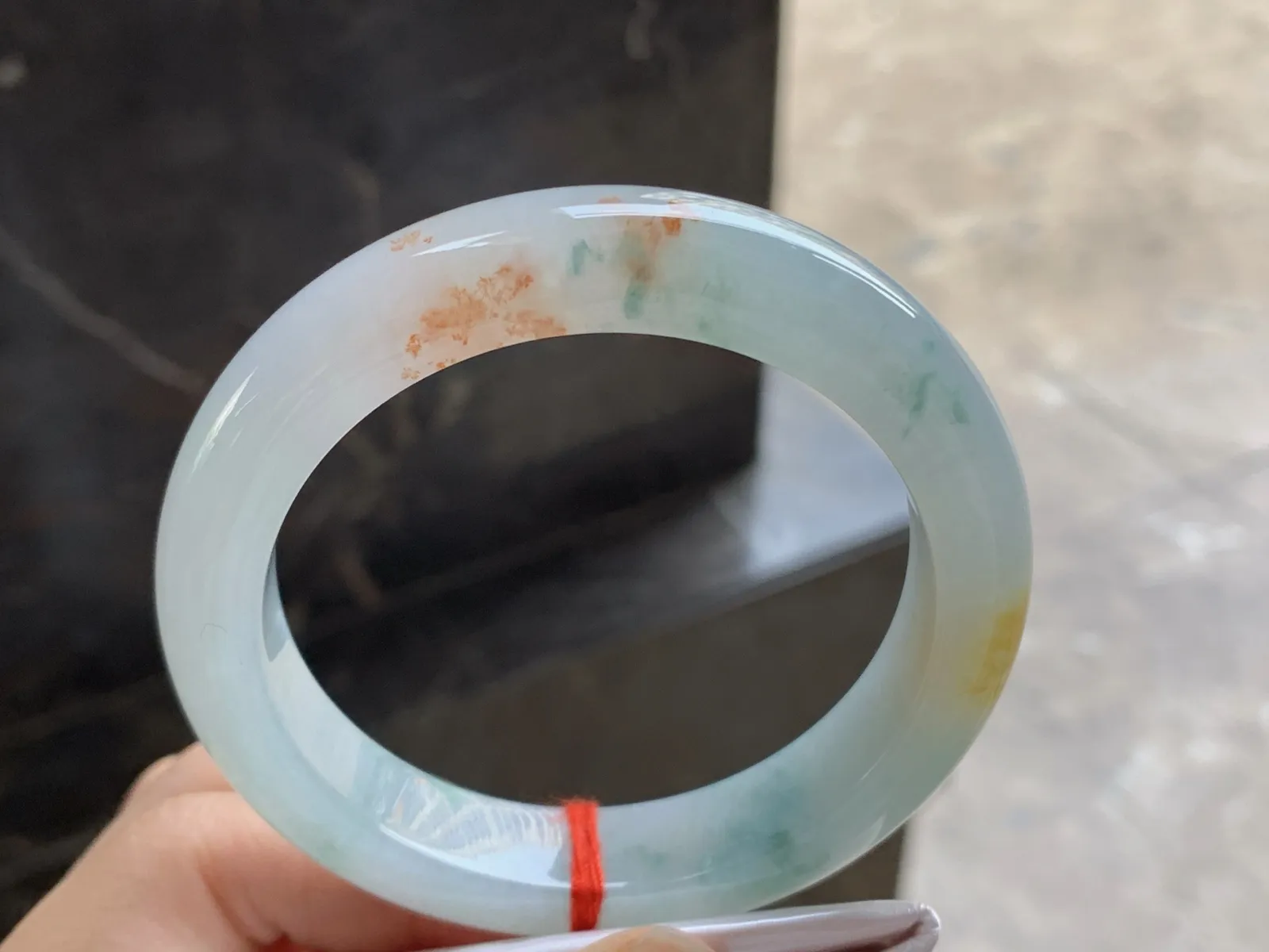 56.5-12.4-9.5

飘黄翡手镯^_^玉质温润 清新细腻