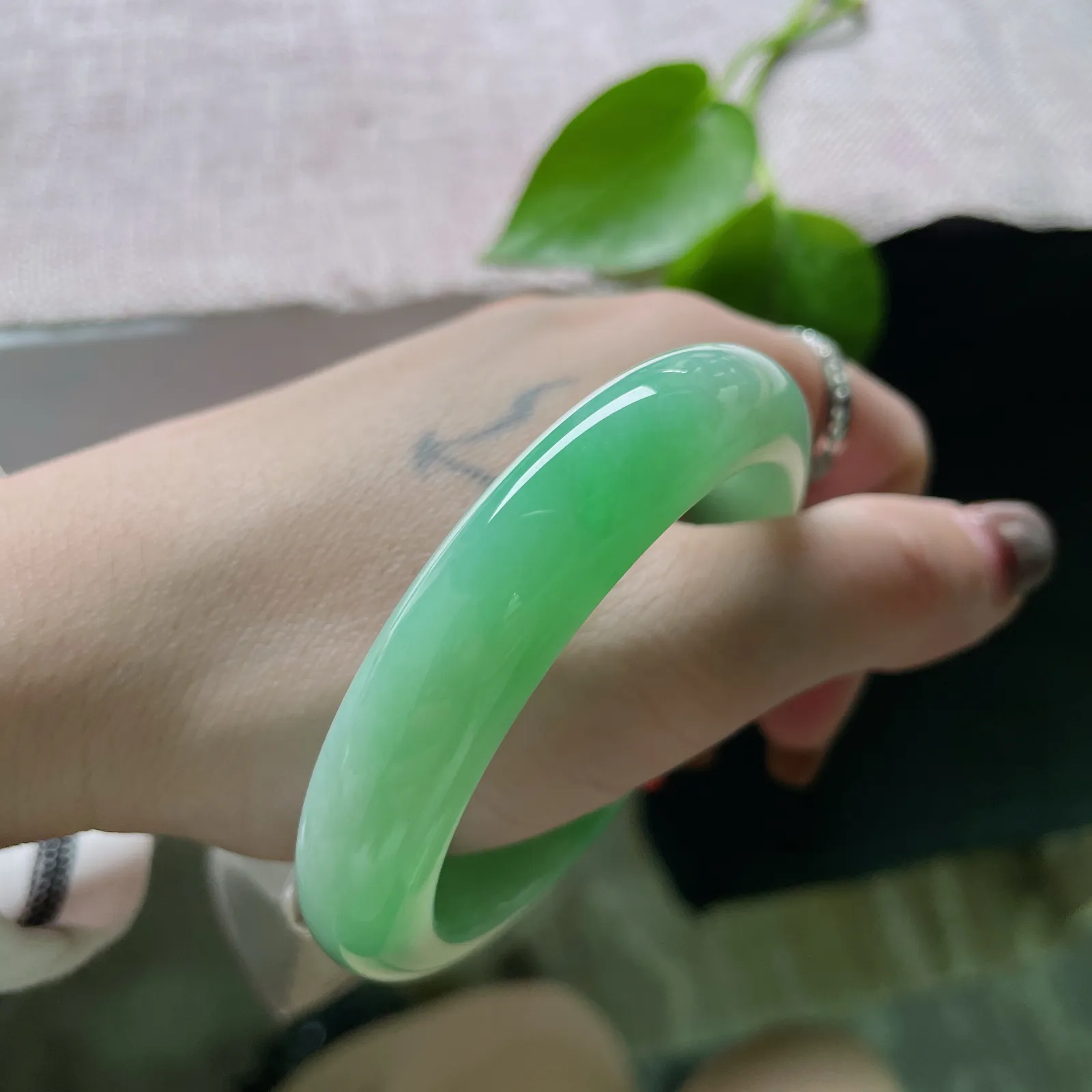 52.7/11.9/8.5绿底正圈，贵气，耐看，雍容华贵，耐看，甜美