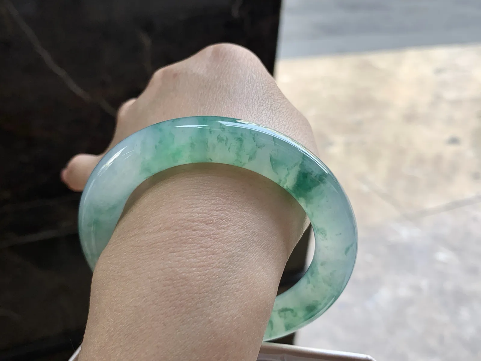 55.5-11.6

绿花圆条手镯^_^起光 飘花好看