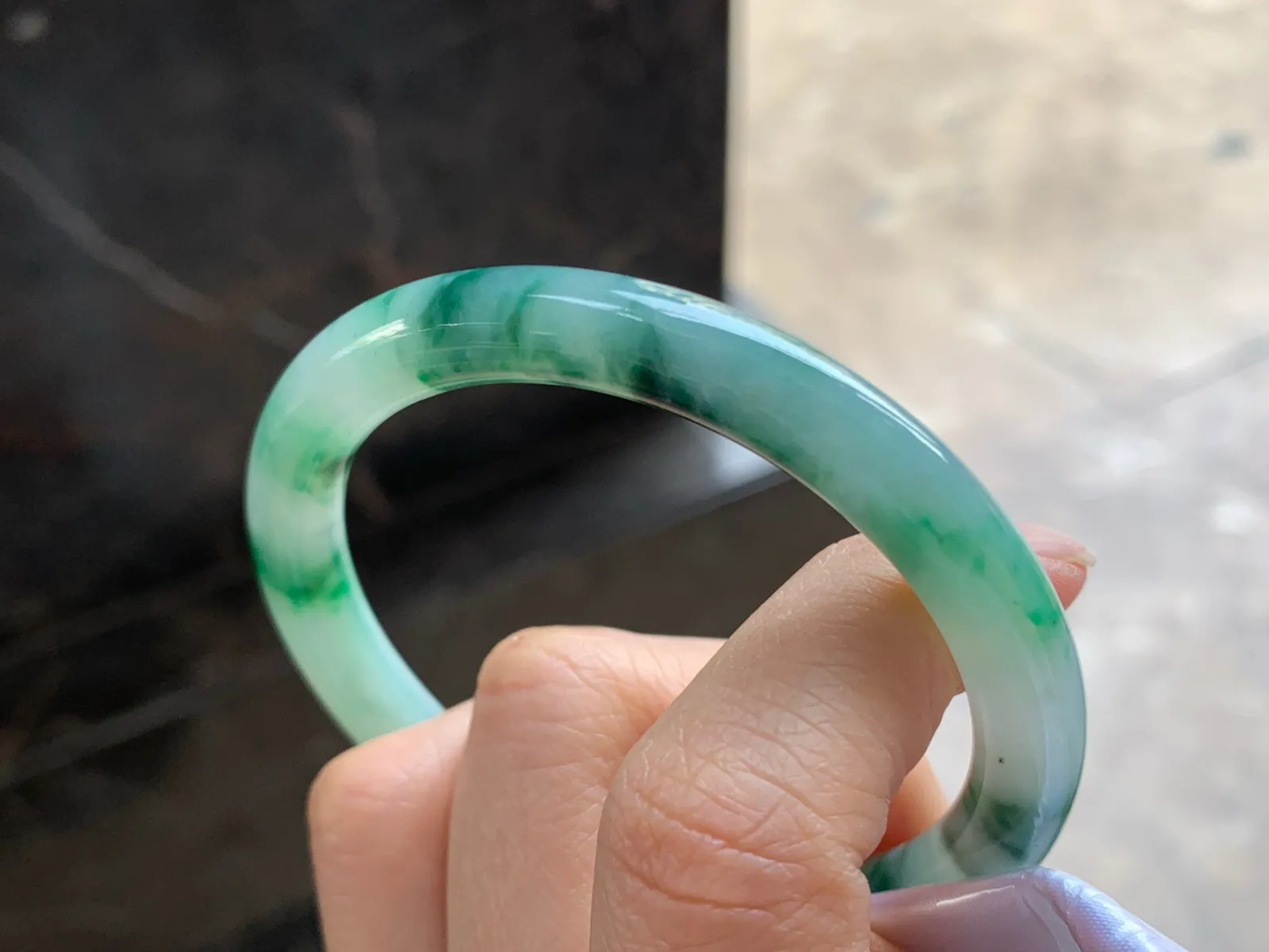 55-8

绿花圆条手镯^_^飘花好看 玉质温润