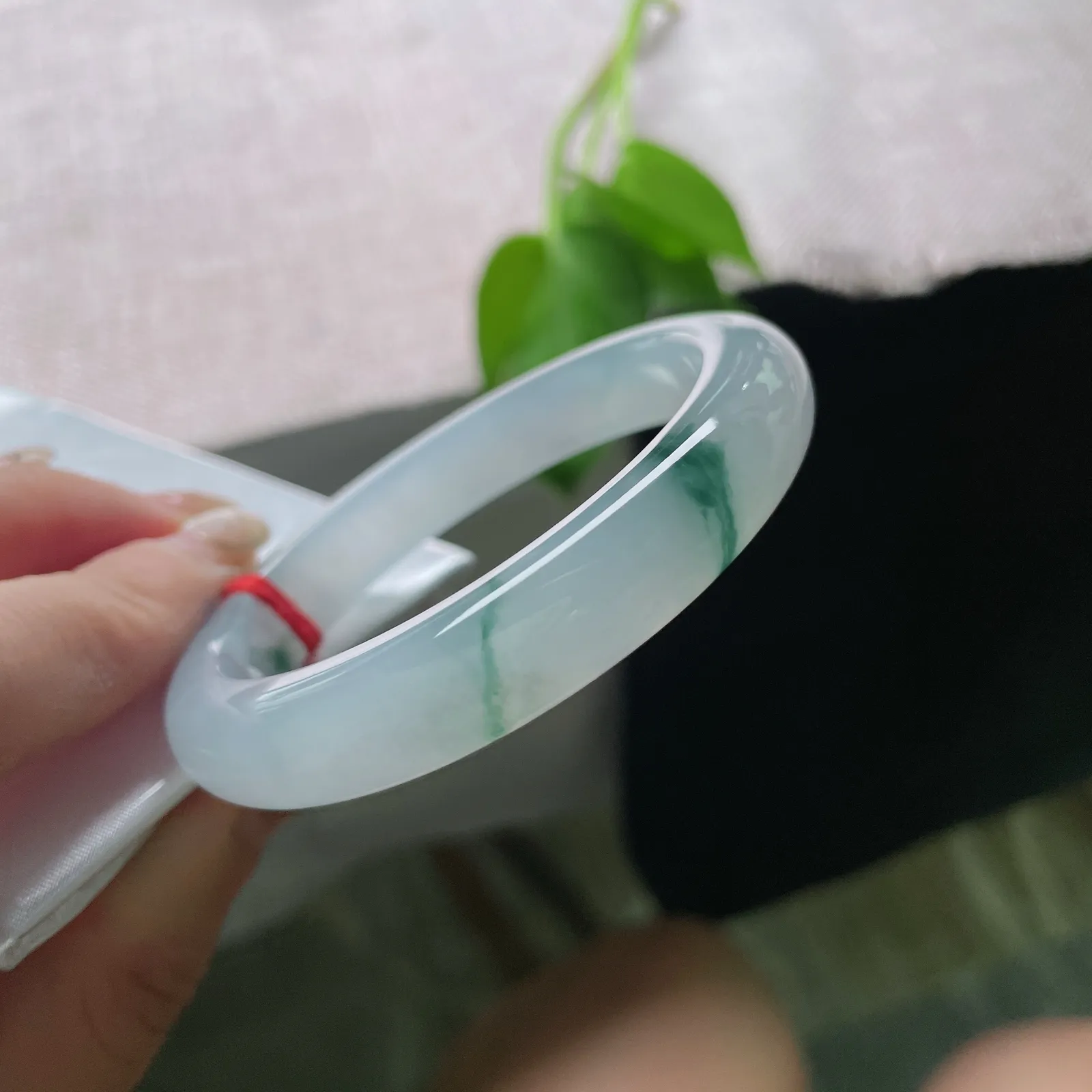 53.8/10.6/7.6冰飘花正圈，胶润，冰底澄澈如冻泉初开，飘花似墨痕晕染