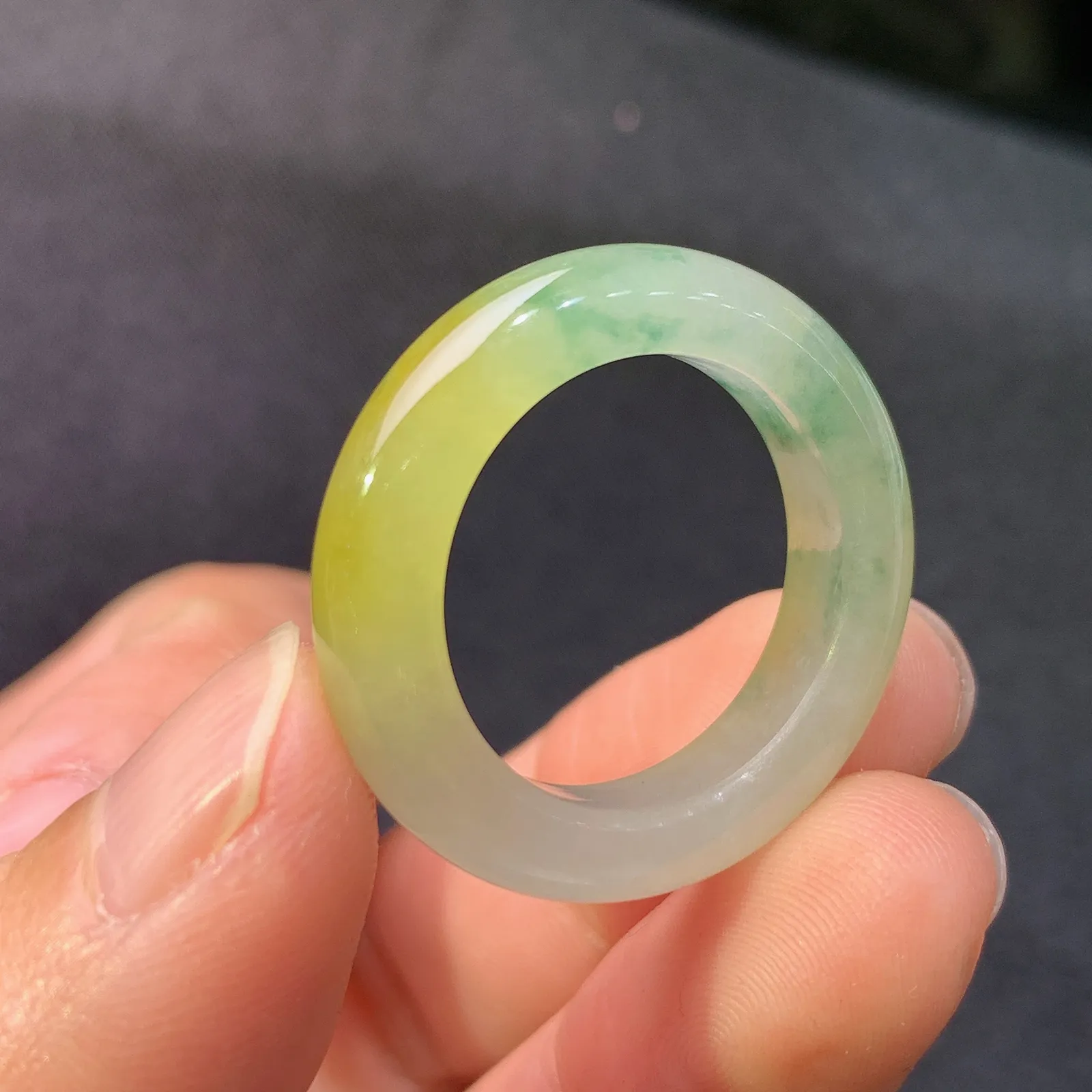 冰黄翡戒圈，指环，冰润细腻，颜色鲜艳，种水足，Xyg圈口18宽5.4厚4.2