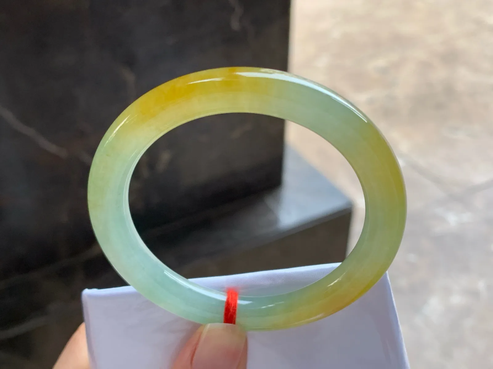 52-8.7

黄翡圆条手镯^_^鲜艳