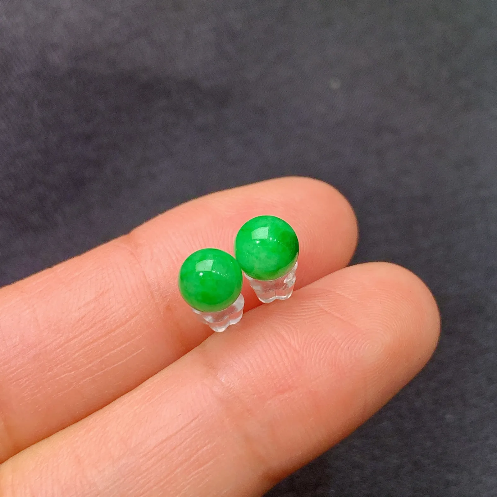 阳绿圆珠耳钉，18k金镶嵌，简约时尚，Xyg取一尺寸5.3