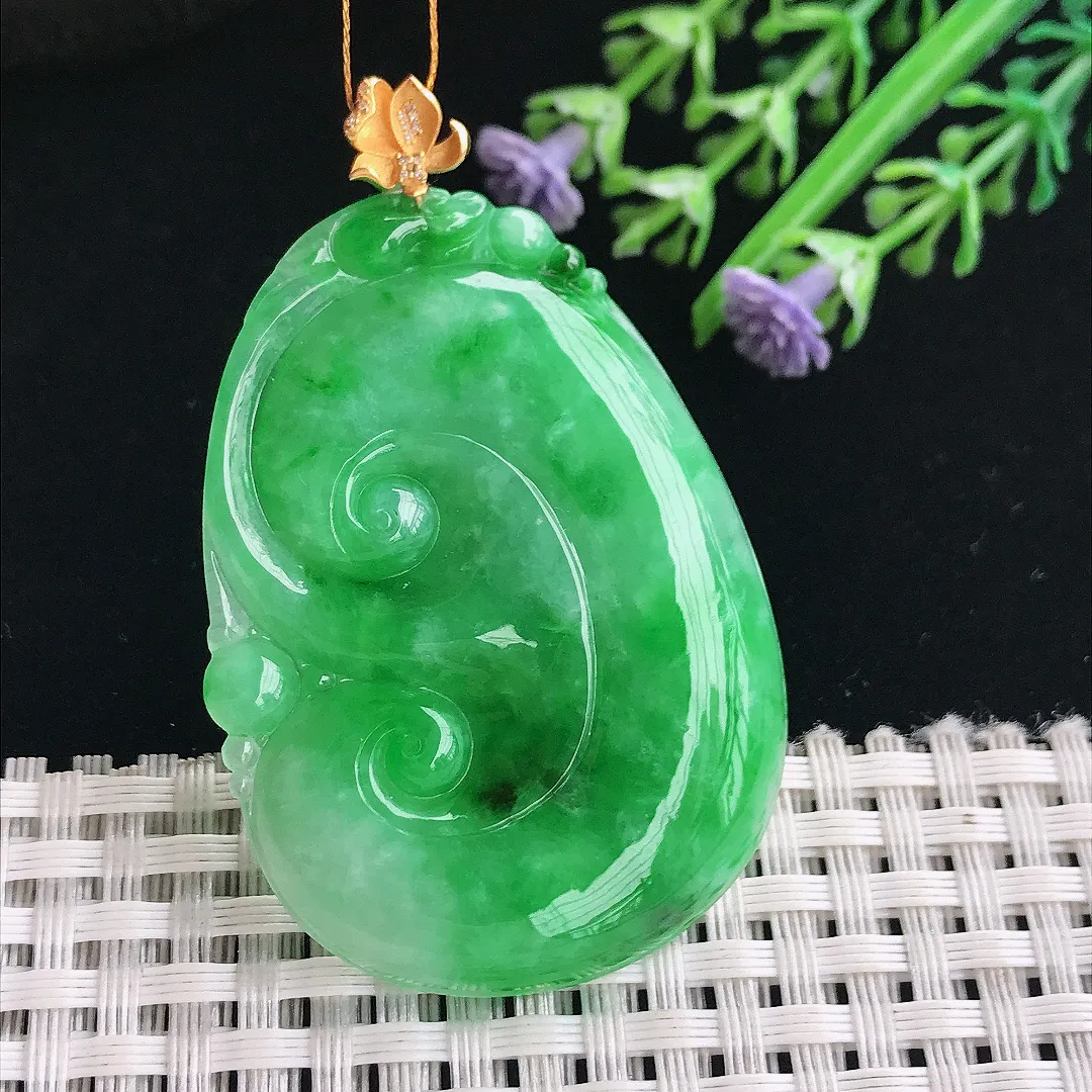 实拍A货翡翠49/35.2/5.4老坑18k金镶嵌辣阳绿如意吊坠翡翠挂件