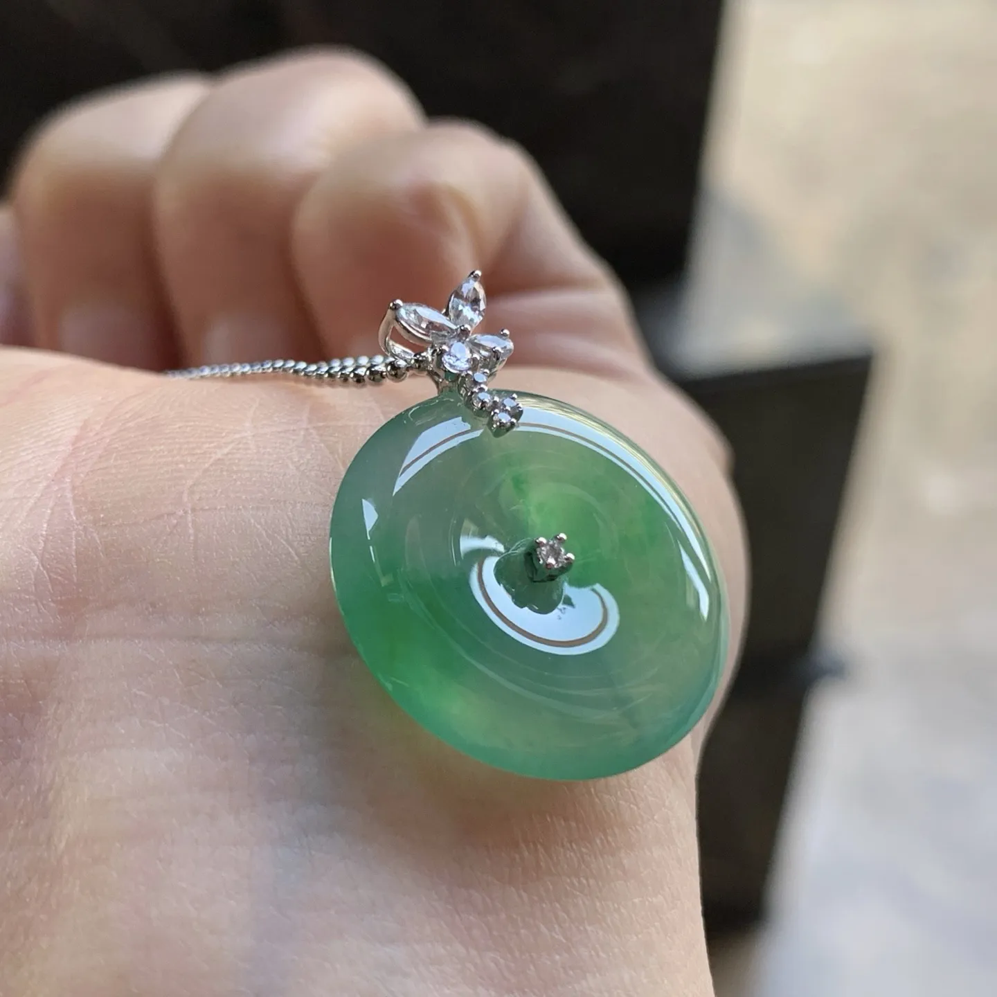 金扣绿色平安扣^_^鲜艳 玉质温润 尺寸20.9-4mm