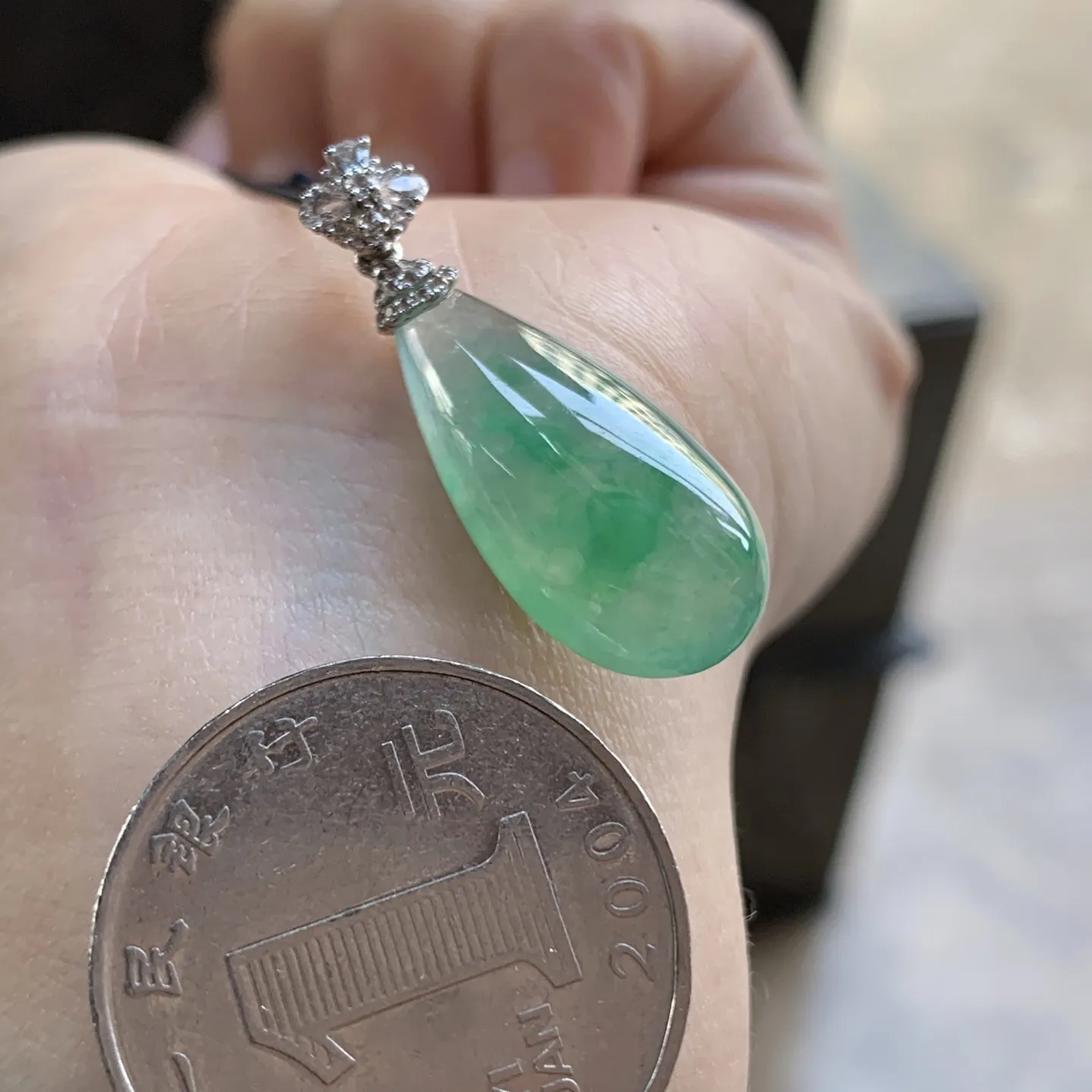 金扣绿花水滴^_^尺寸24.8-11.6-6.1mm