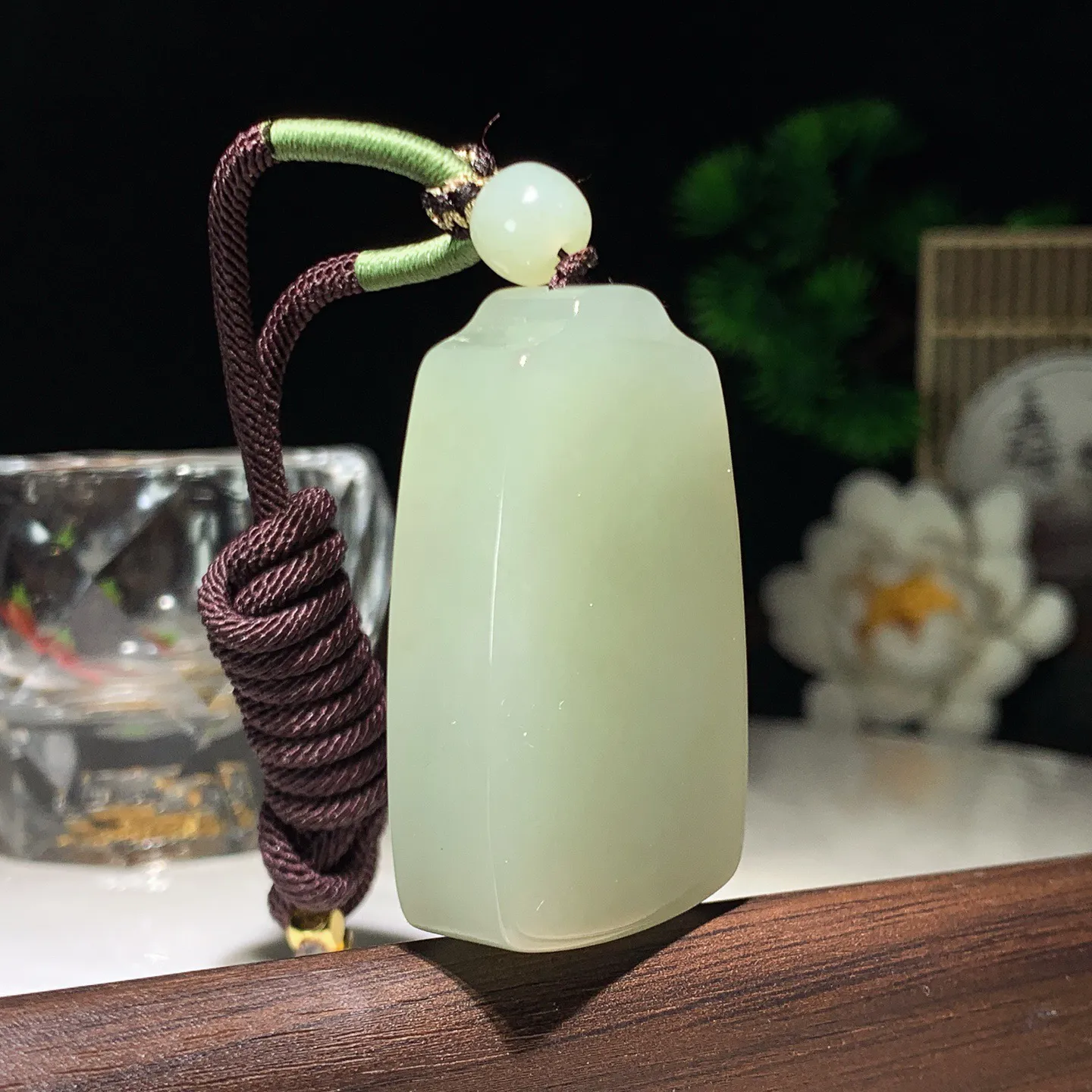 和田玉青海清水平安无事牌挂件。尺寸45/28/11重37.7克。玉质细腻油润。手推出油。品相大气。lt260228