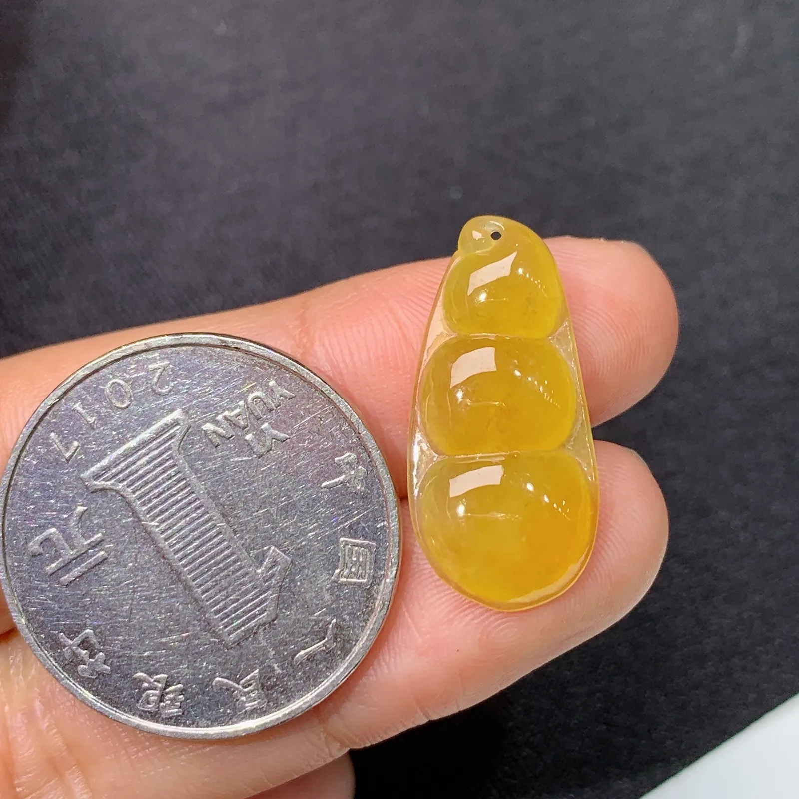 冰黄翡福豆，镶嵌佳品，冰润鲜艳，玉质细腻，种水足，Xg 尺寸23.5*11.1*3.7