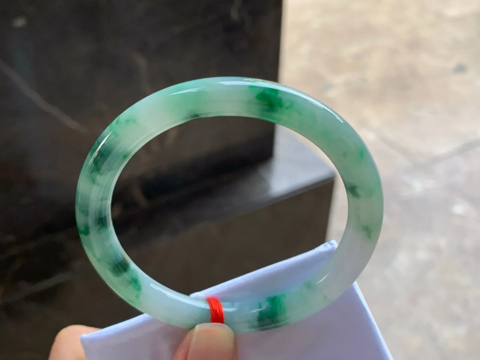 55-8

绿花圆条手镯^_^飘花好看 玉质温润