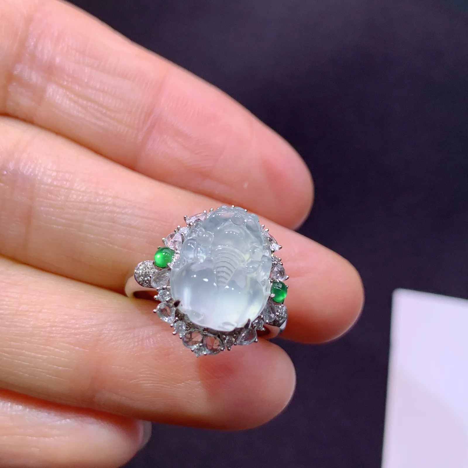 冰种貔貅戒指，18k金钻搭配小绿蛋面镶嵌，简约时尚，冰润细腻，种水足，Bl 整体尺寸17.5*14.8*10.8圈口14