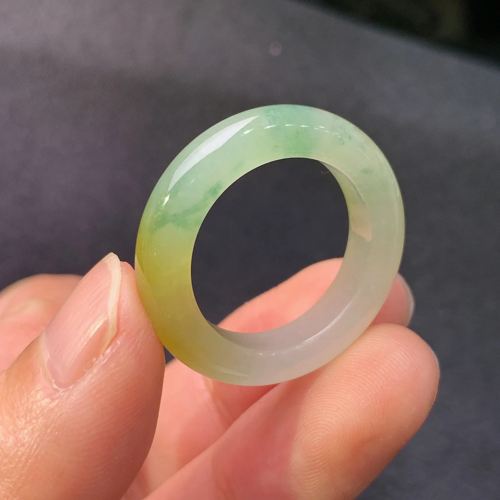 冰黄翡戒圈，指环，冰润细腻，颜色鲜艳，种水足，Xyg圈口18宽5.4厚4.2