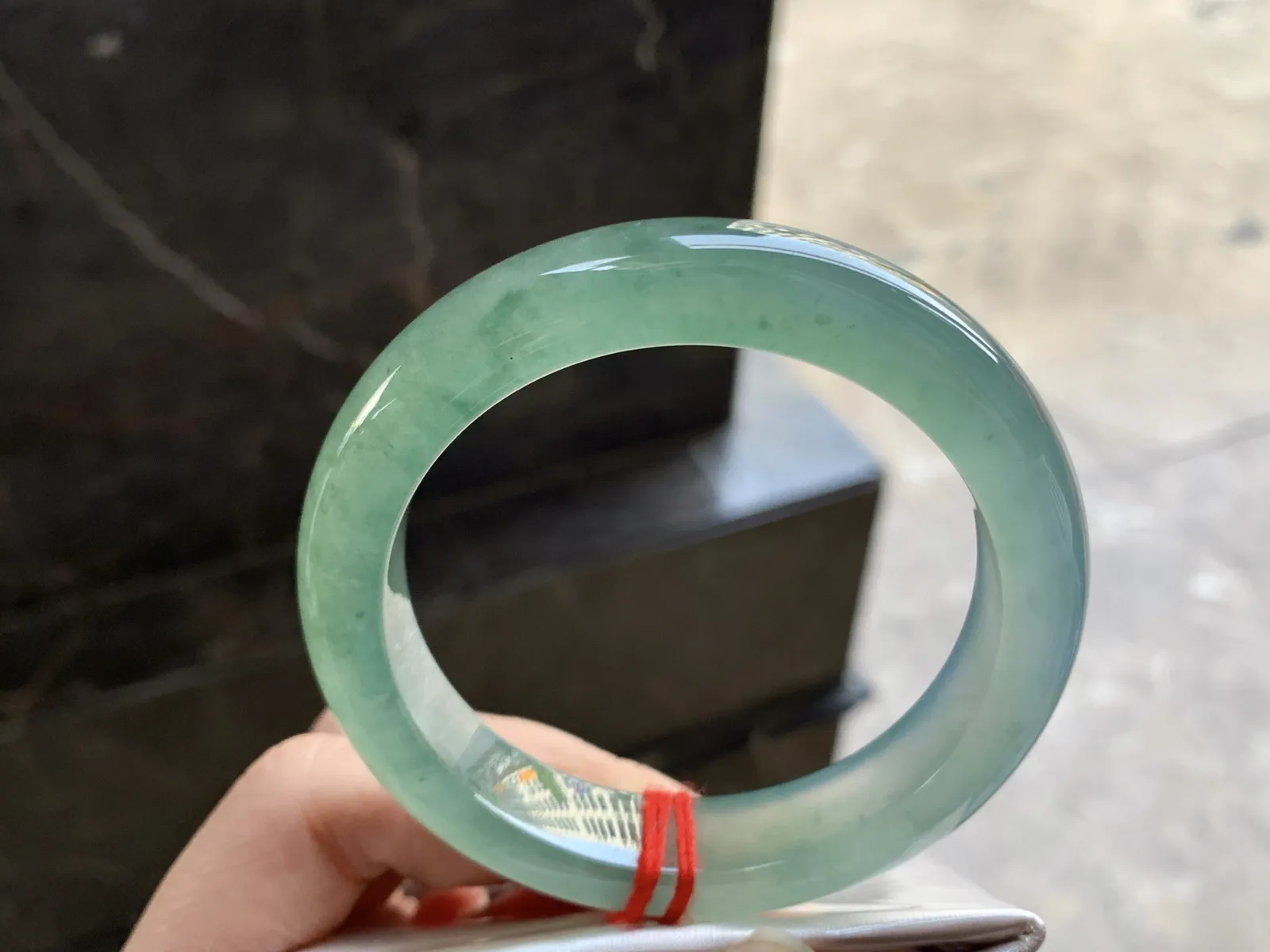 55-12.8-9.2

冰种晴水橄榄绿手镯^_^种水透亮