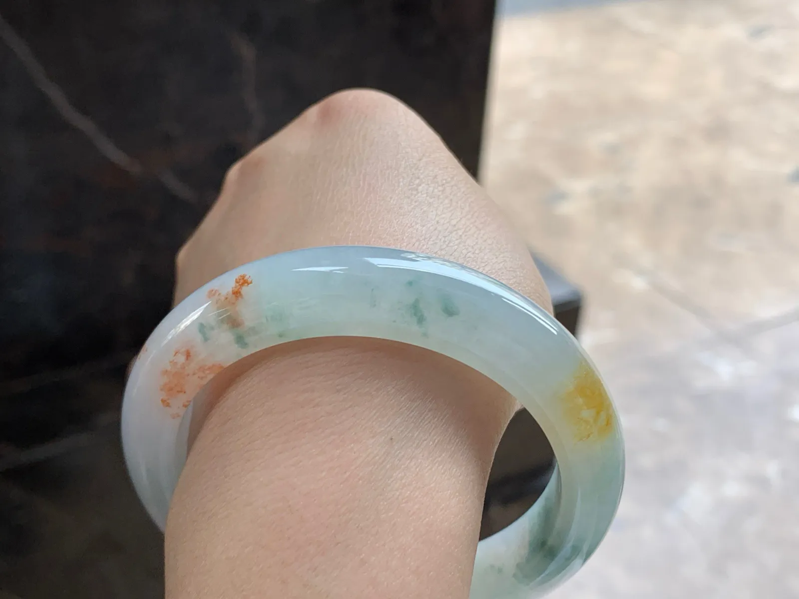 56.5-12.4-9.5

飘黄翡手镯^_^玉质温润 清新细腻