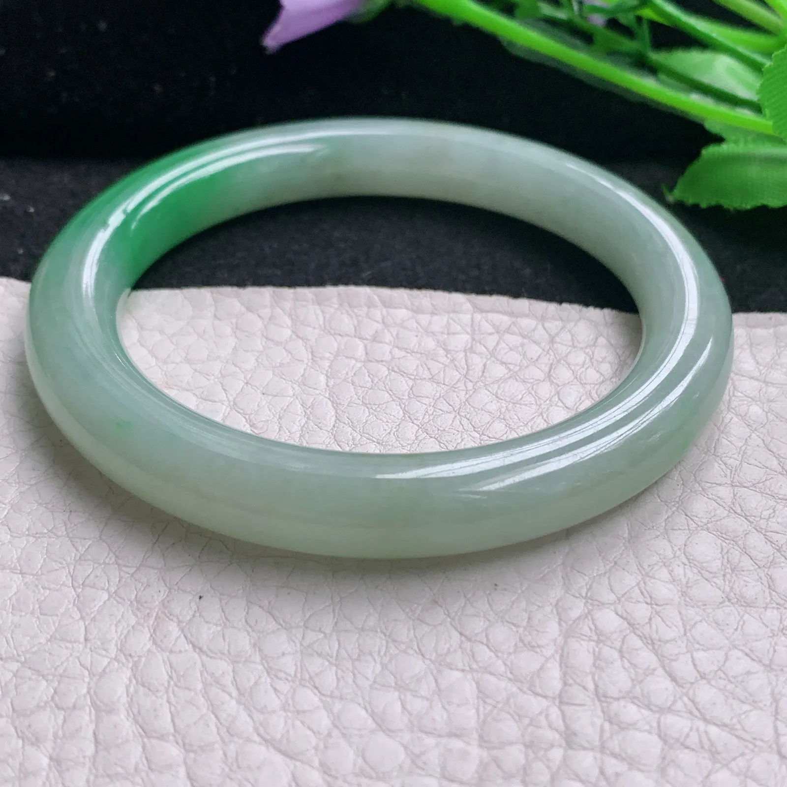 mq实拍55*9*9.5叮当镯 天然缅甸翡翠A货玉手镯飘绿水润圆条美人镯