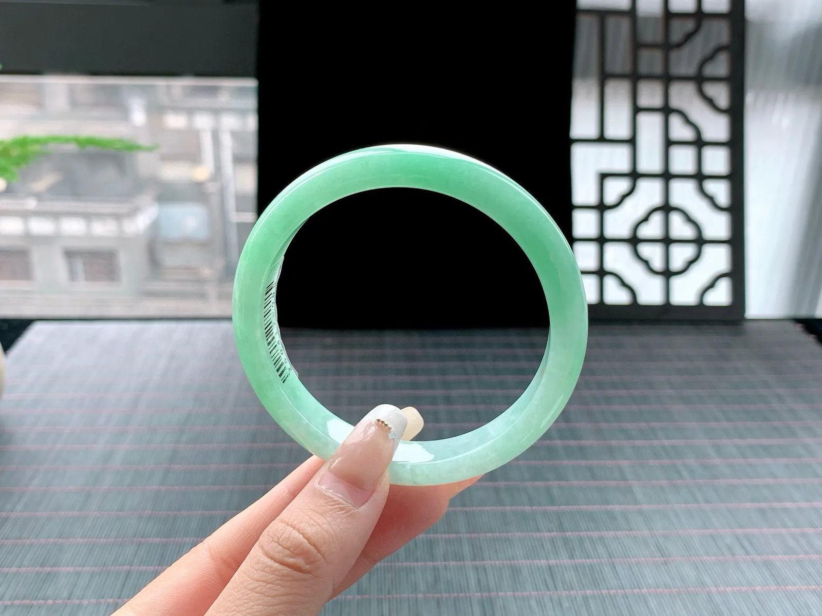 果绿正圈手镯
尺寸：60.5-12.3-7.7