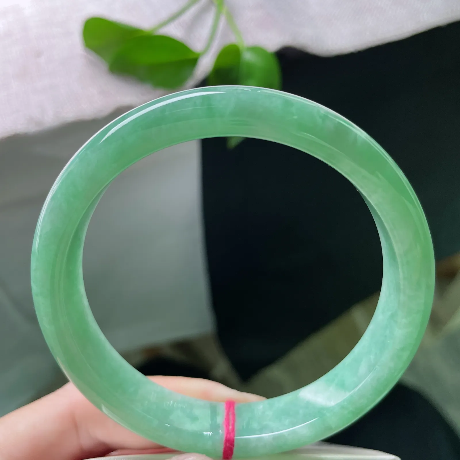 63.4/12.8/8.3果绿正圈，水润，大圈口，色系甜美，优雅大方