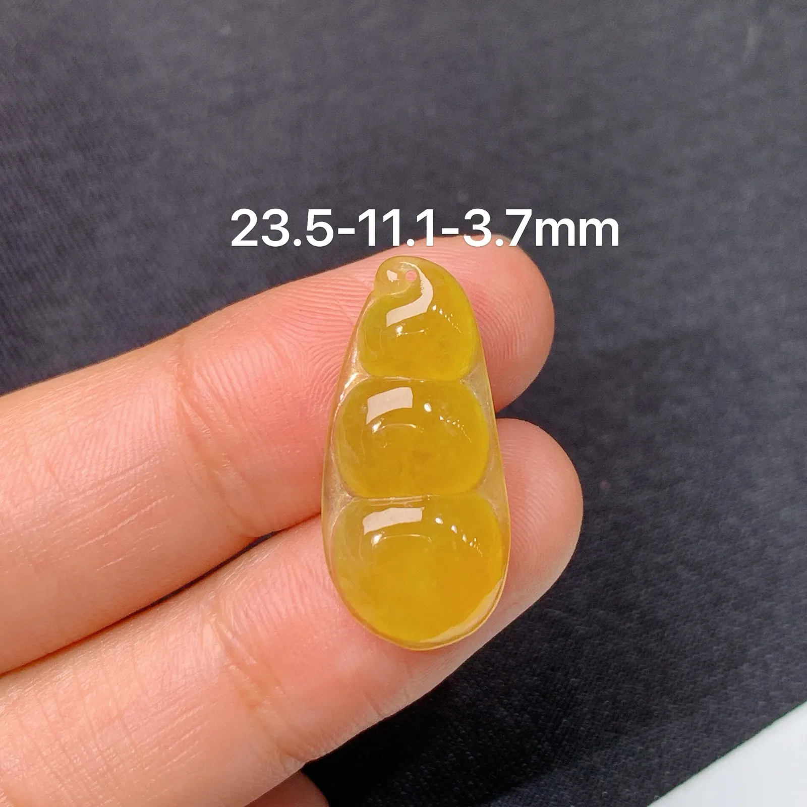 冰黄翡福豆，镶嵌佳品，冰润鲜艳，玉质细腻，种水足，Xg 尺寸23.5*11.1*3.7