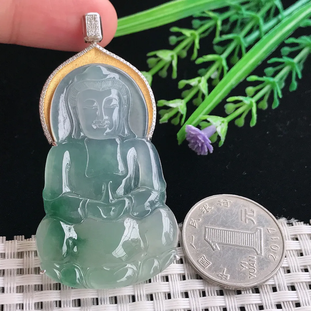 实拍A货翡翠63.8/32.6/6老坑18k金镶嵌冰种起胶冰飘花观音吊坠正装翡翠挂件