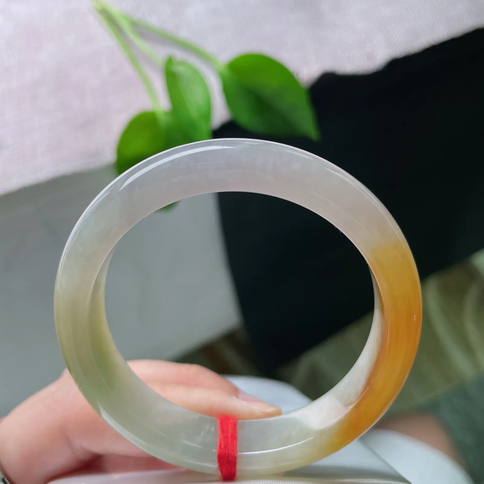 51.8/12.1/7.6黄翡正圈，水润细腻，朝阳熔金，琥珀流光，落日晚霞意境感