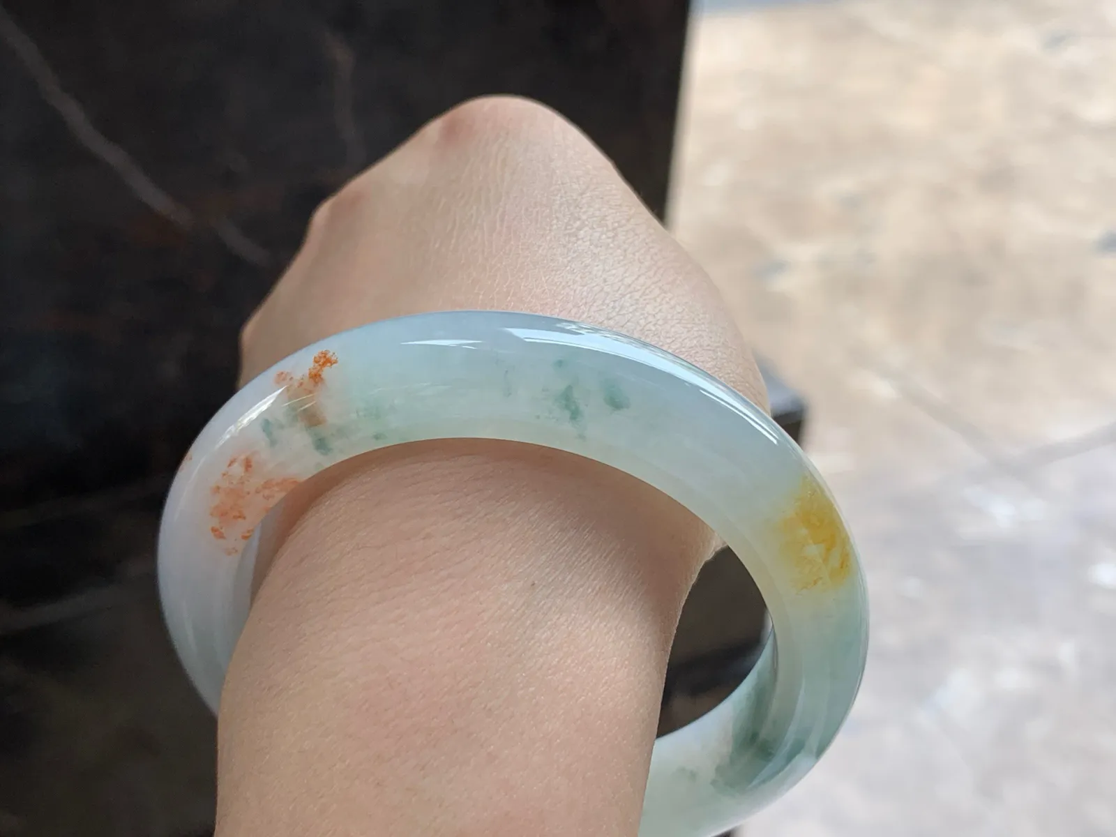 56.5-12.4-9.5

飘黄翡手镯^_^玉质温润 清新细腻