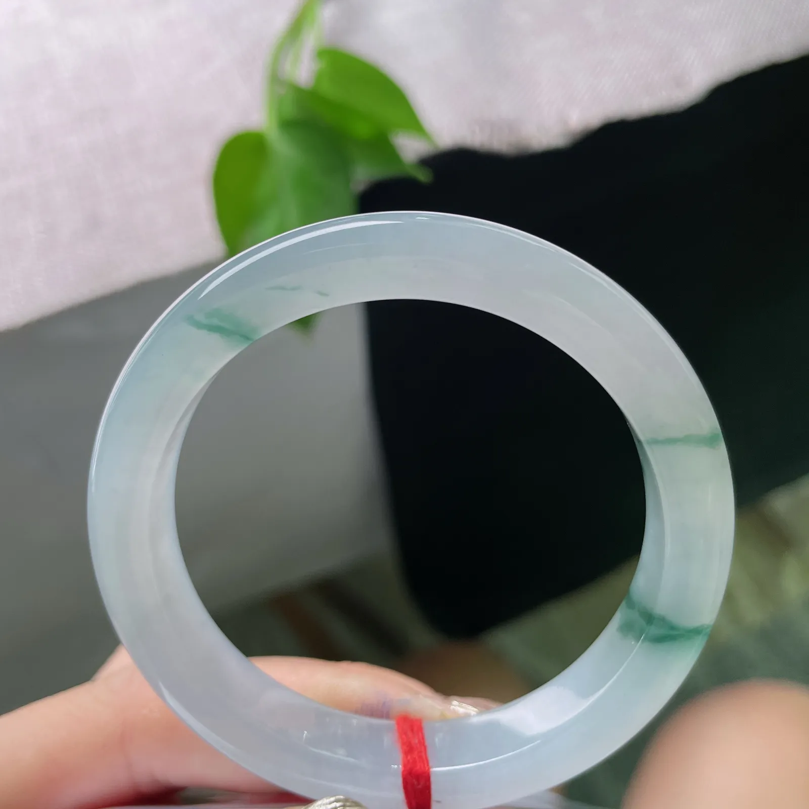 53.8/10.6/7.6冰飘花正圈，胶润，冰底澄澈如冻泉初开，飘花似墨痕晕染