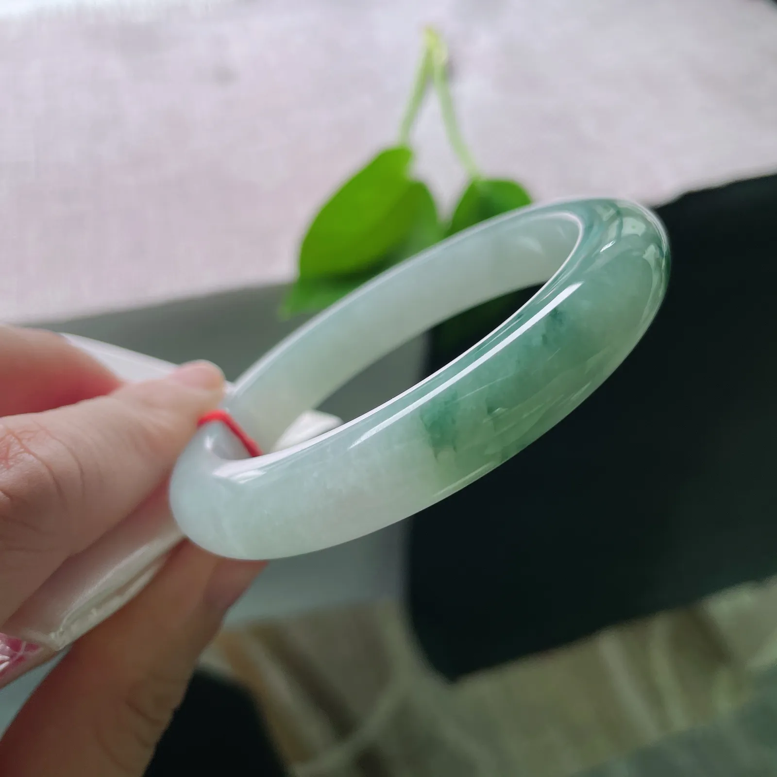 56.7/11.3/9.1，飘花正圈，水润细腻，种老，飘花无定态，恰似月中明