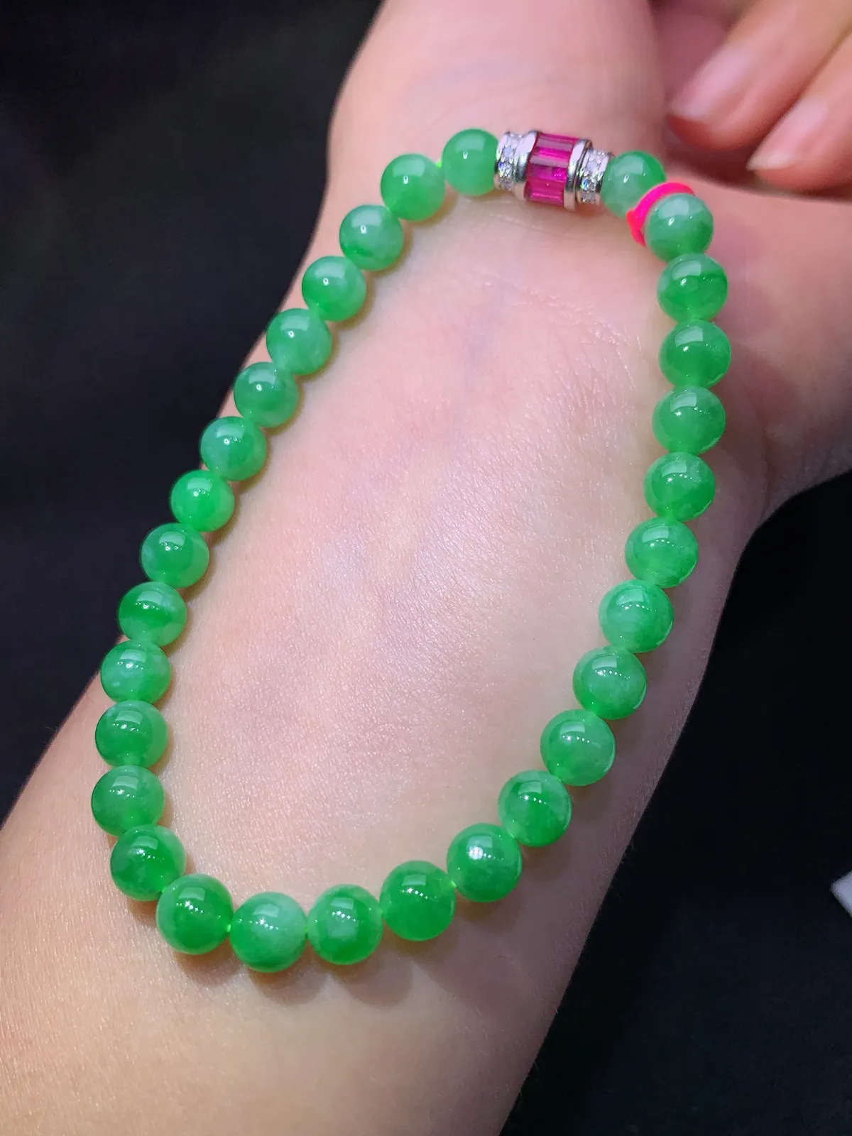 阳绿圆珠手串，手链，冰润色阳，玉质细腻，种水足 Be 直径5.8
