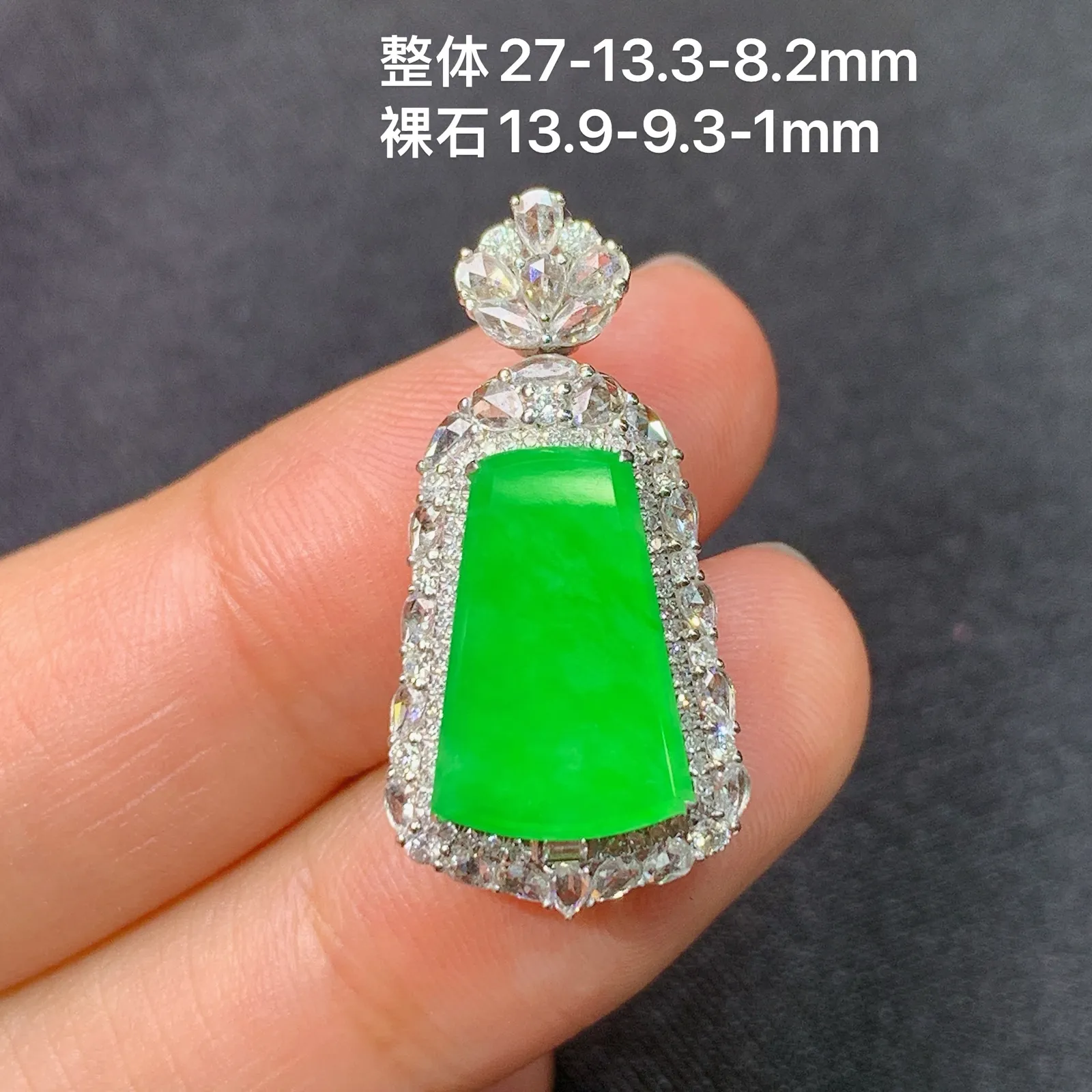 冰阳绿无事牌吊坠，18k金镶嵌，冰润色阳，玉质细腻，种水足，Ych 尺寸27*13.3*8.2