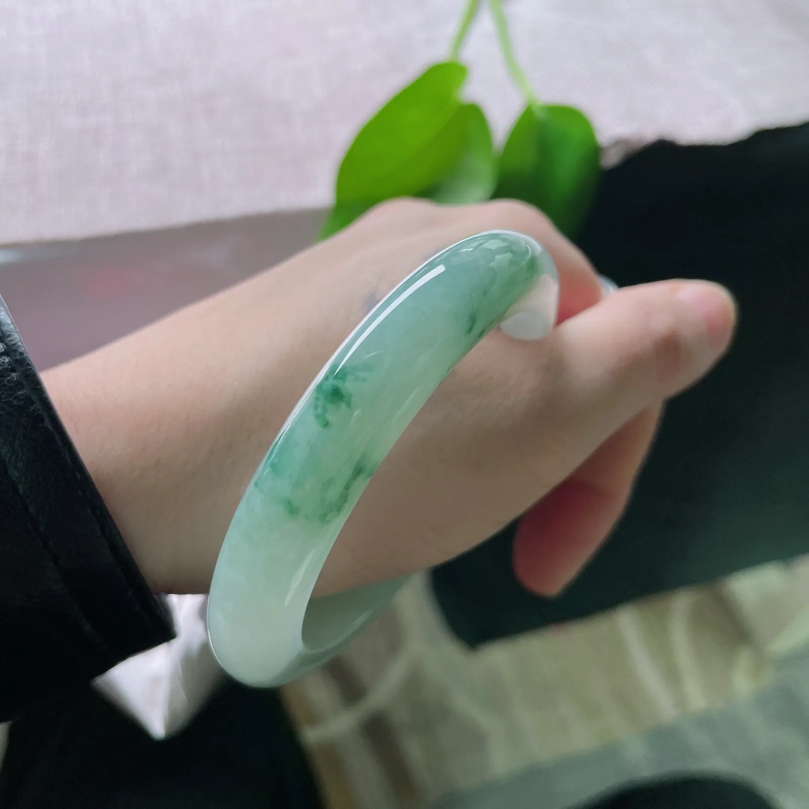 56.7/11.3/9.1，飘花正圈，水润细腻，种老，飘花无定态，恰似月中明