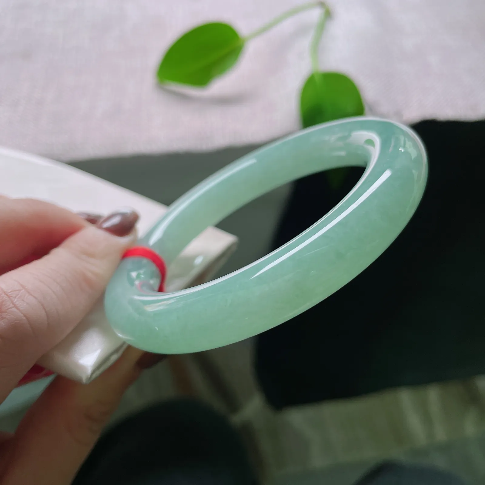 56.1/11.3，满绿圆条，雍容华贵，圆圆满满，和和美美，极具东方韵味。