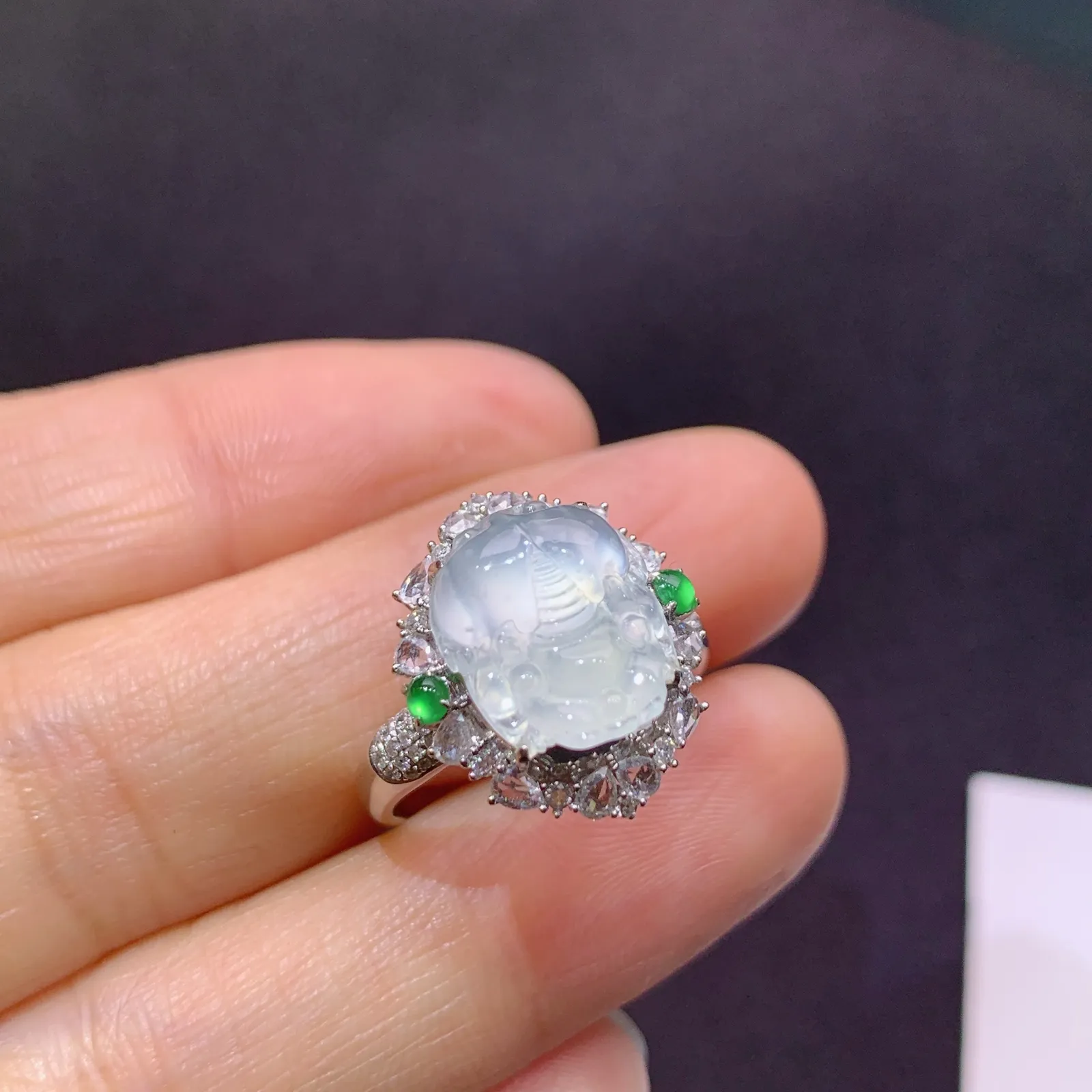 冰种貔貅戒指，18k金钻搭配小绿蛋面镶嵌，简约时尚，冰润细腻，种水足，Bl 整体尺寸17.5*14