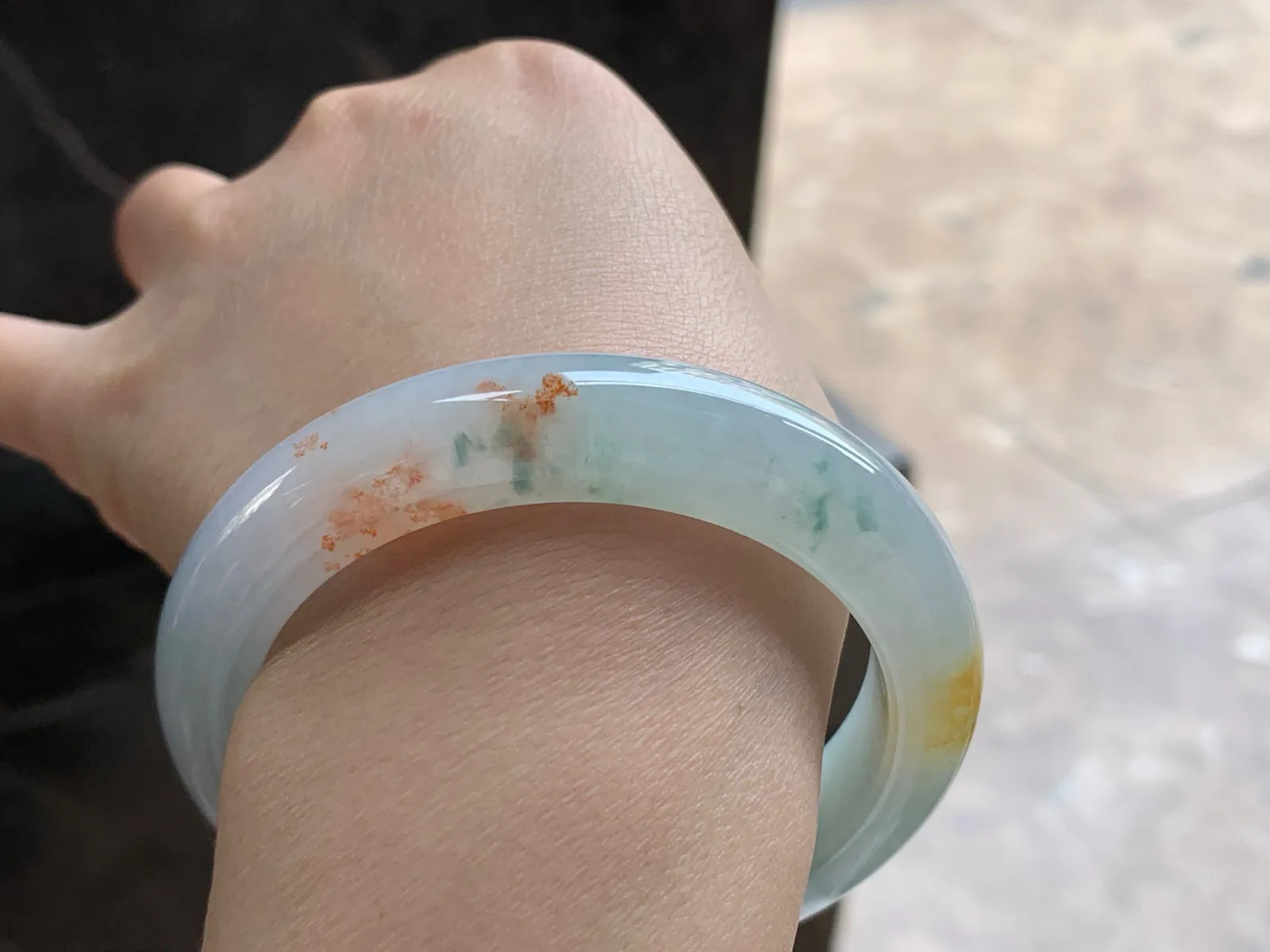 56.5-12.4-9.5

飘黄翡手镯^_^玉质温润 清新细腻