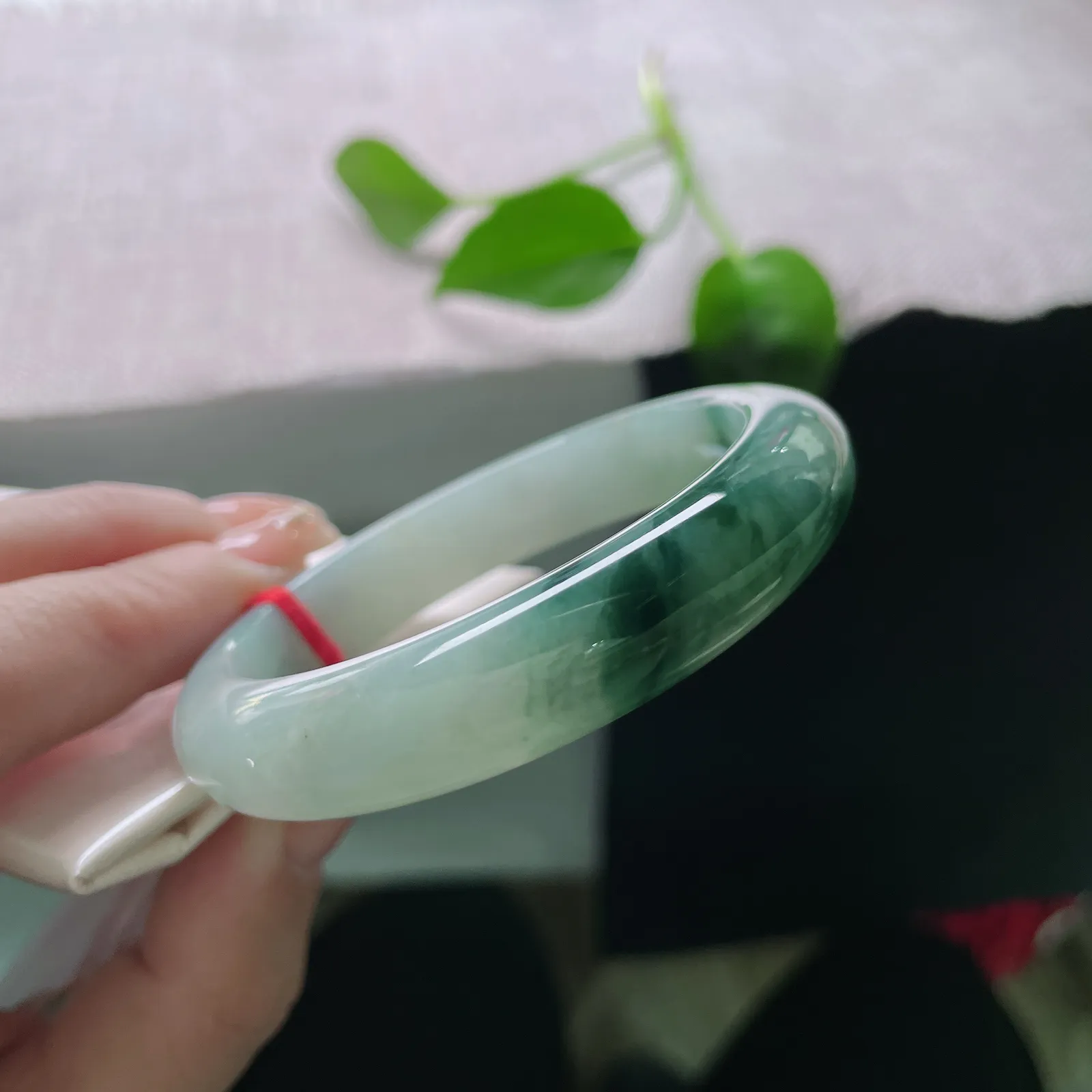 53.8/11.9/8.1飘花正圈，水润细腻，一抹飘花，婉间艳丽，一点棉线