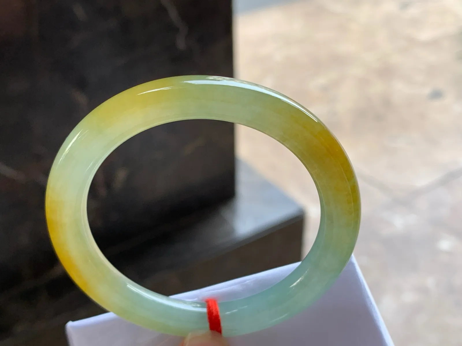 52-8.7

黄翡圆条手镯^_^鲜艳