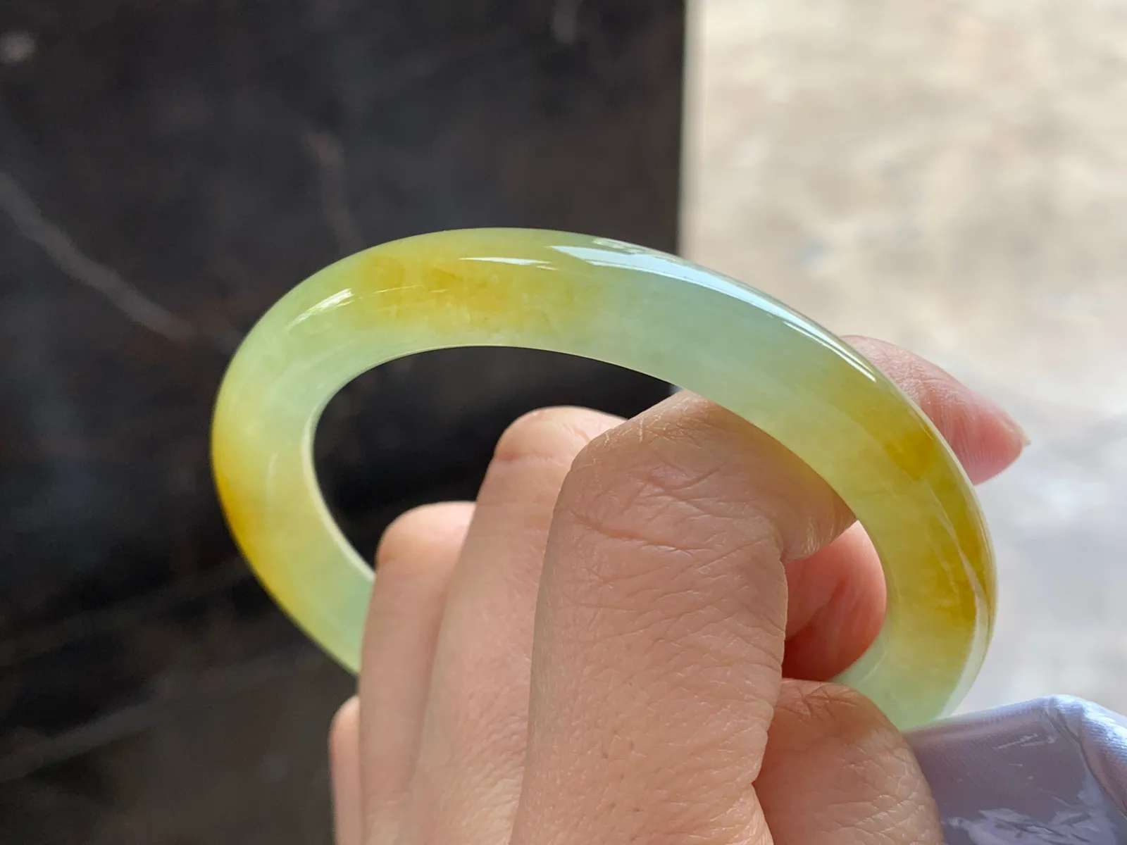 52-8.7

黄翡圆条手镯^_^鲜艳