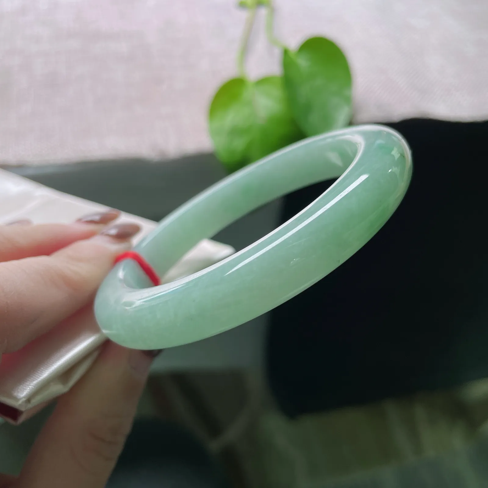 57.2/10.7/9.7绿底正圈，水润细腻，温婉可人，贵气，棉线