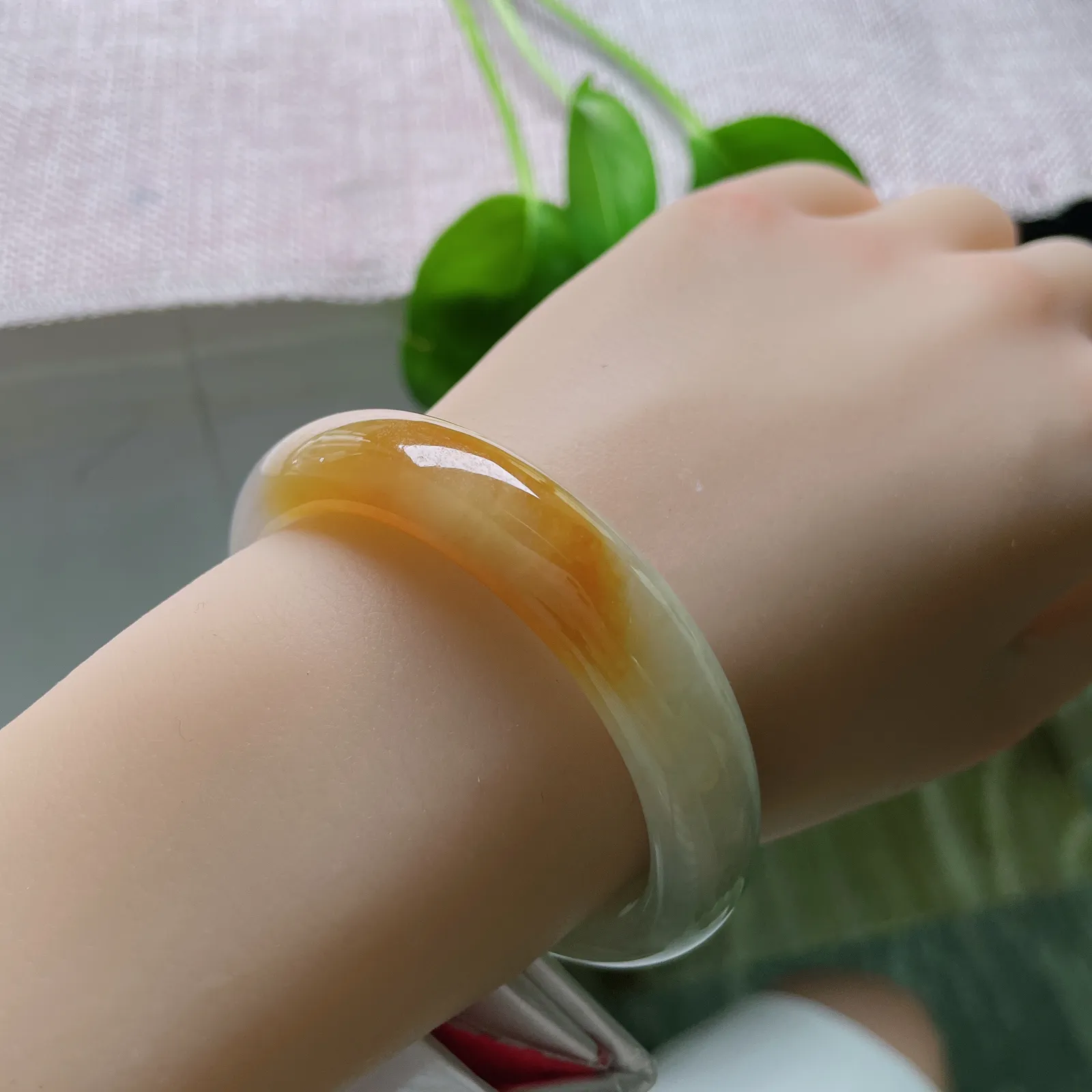 51.8/12.1/7.6黄翡正圈，水润细腻，朝阳熔金，琥珀流光，落日晚霞意境感