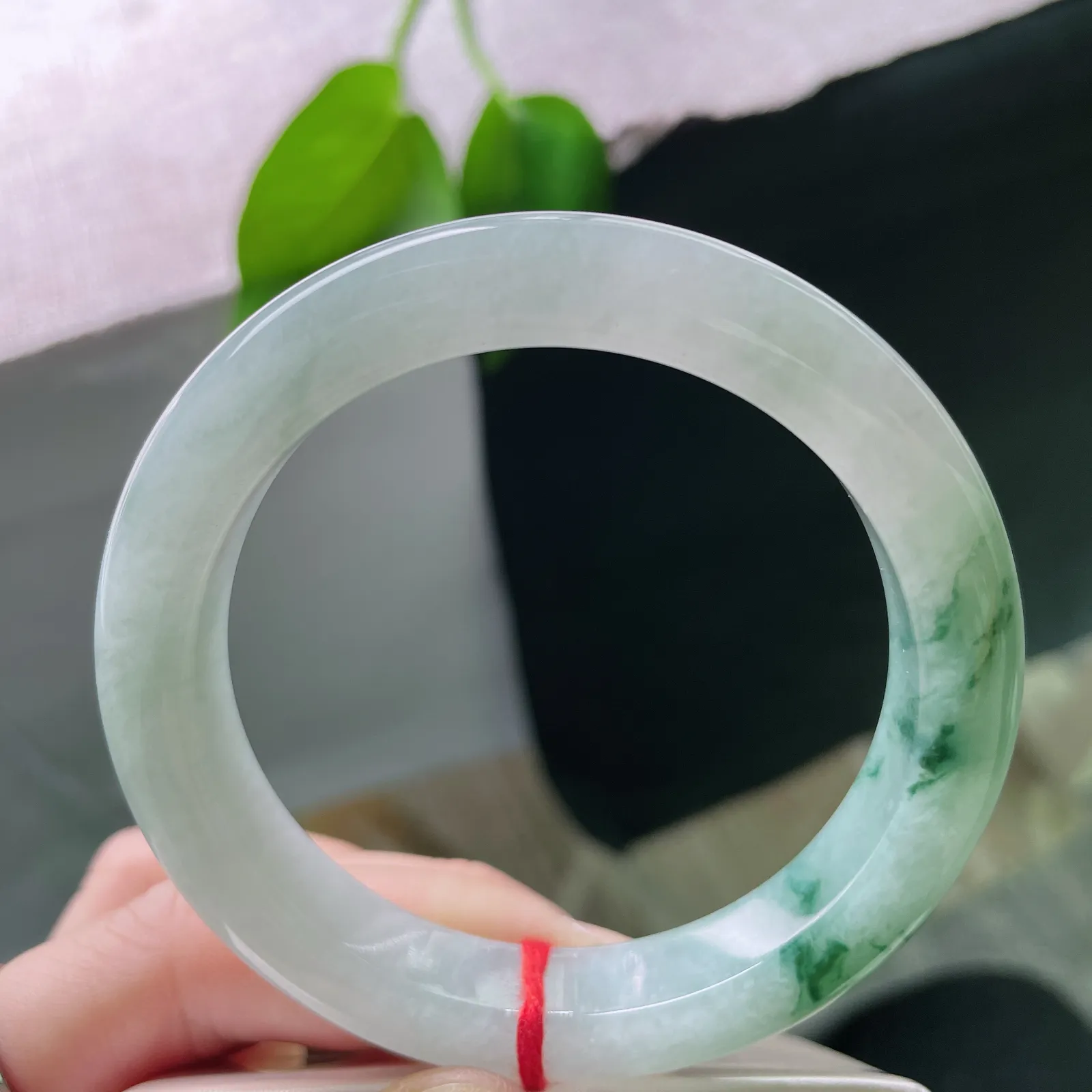 56.7/11.3/9.1，飘花正圈，水润细腻，种老，飘花无定态，恰似月中明