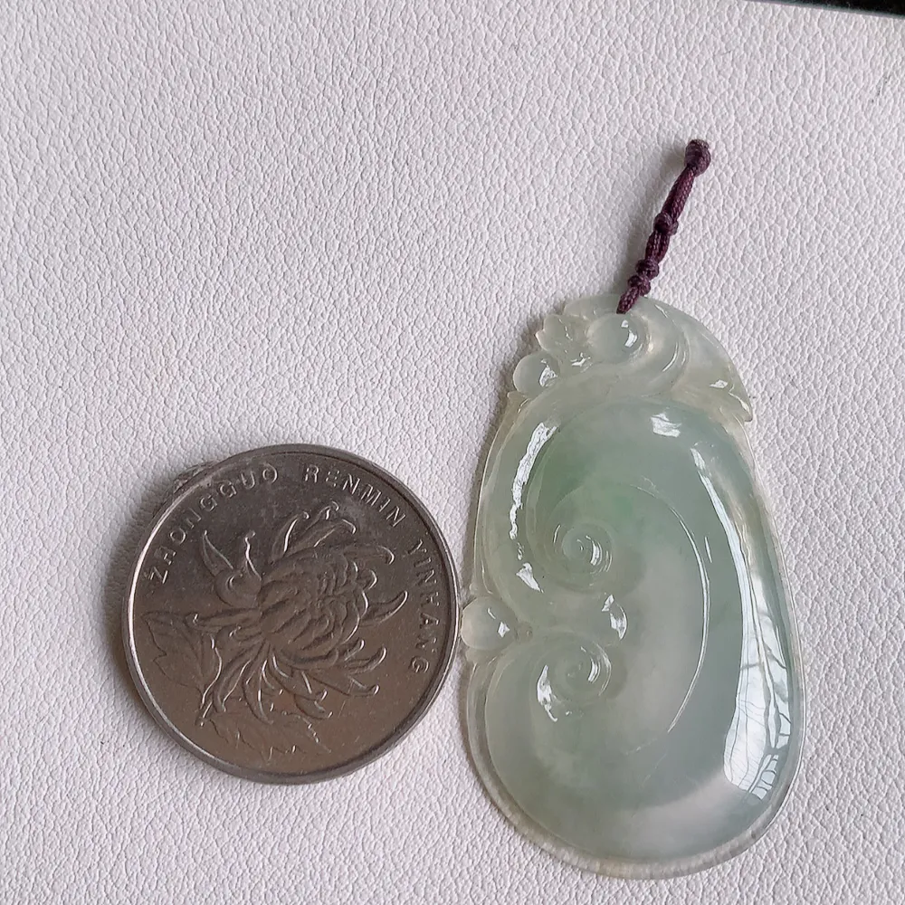 冰润吉祥如意翡翠吊坠  寓意“万事如意，吉祥如意,福寿绵长 心想事成”饱满大气，通透水润  W41.28尺寸：43-24.6-4.6mm