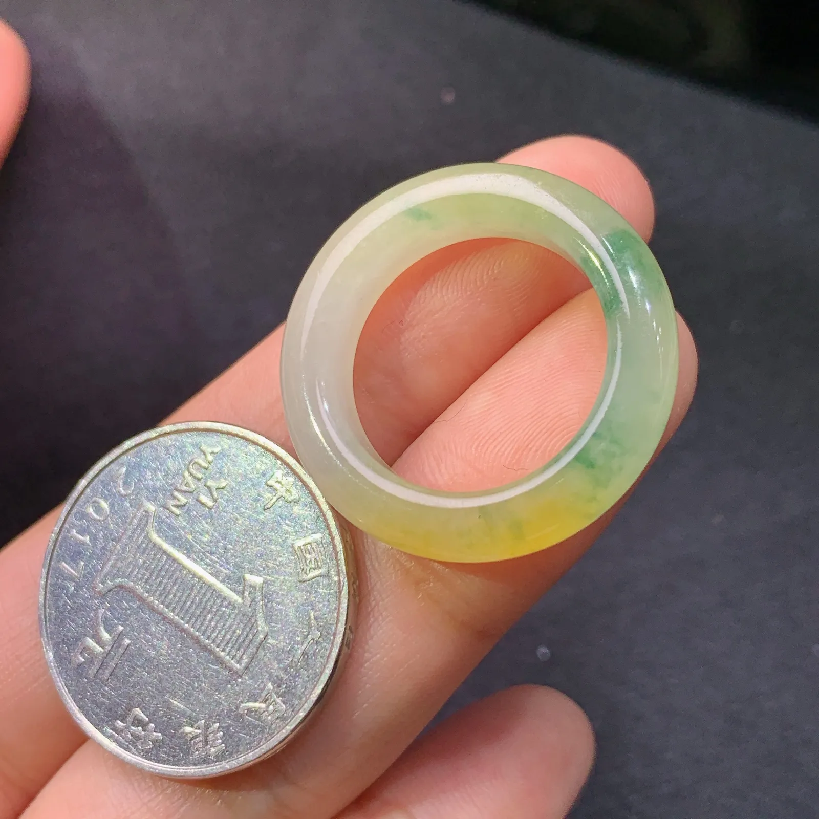 冰黄翡戒圈，指环，冰润细腻，颜色鲜艳，种水足，Xyg圈口18宽5.4厚4.2