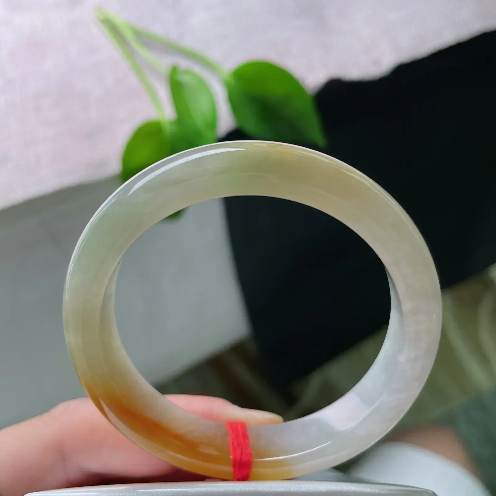 51.8/12.1/7.6黄翡正圈，水润细腻，朝阳熔金，琥珀流光，落日晚霞意境感