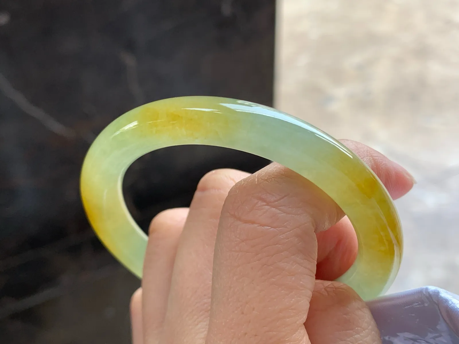 52-8.7

黄翡圆条手镯^_^鲜艳