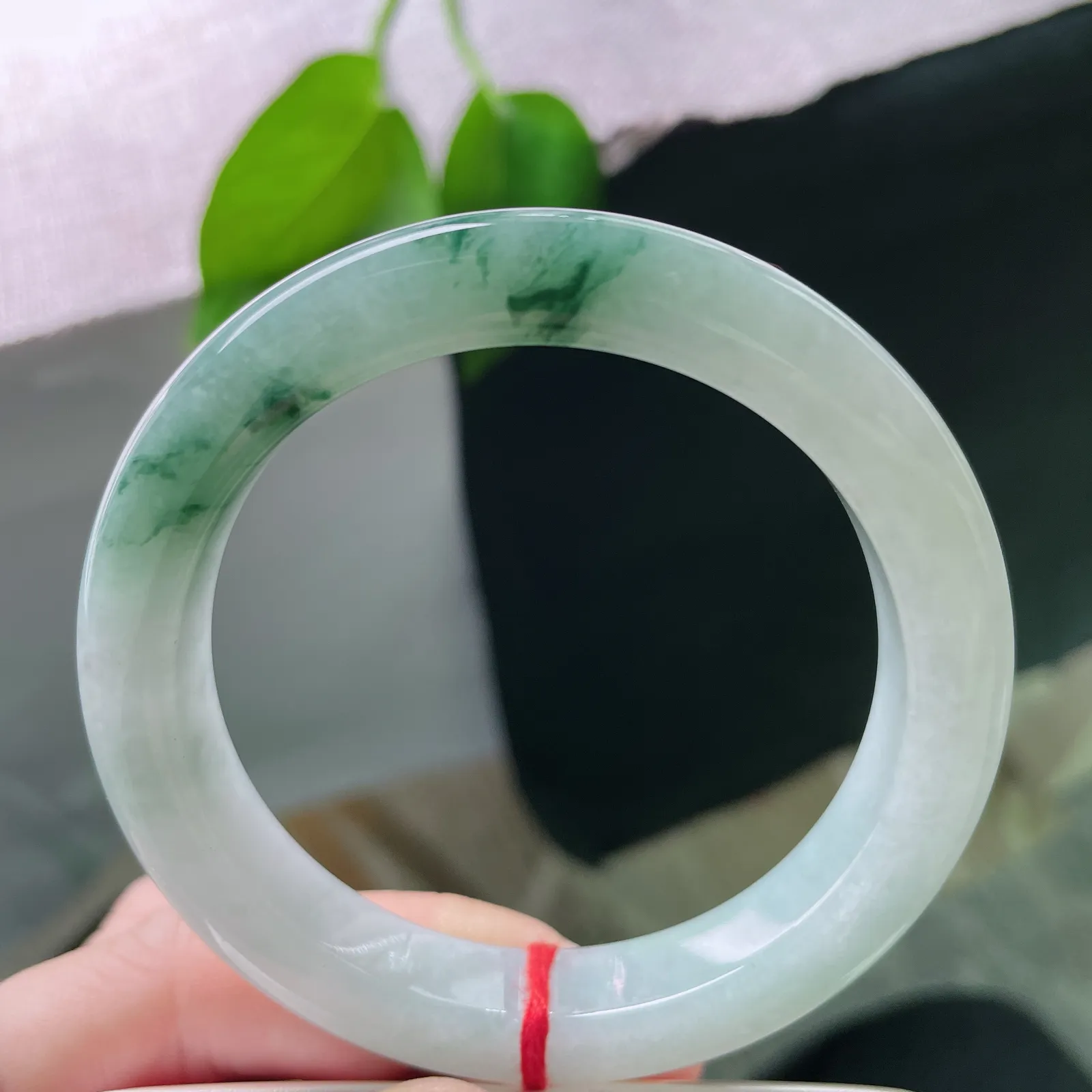 56.7/11.3/9.1，飘花正圈，水润细腻，种老，飘花无定态，恰似月中明