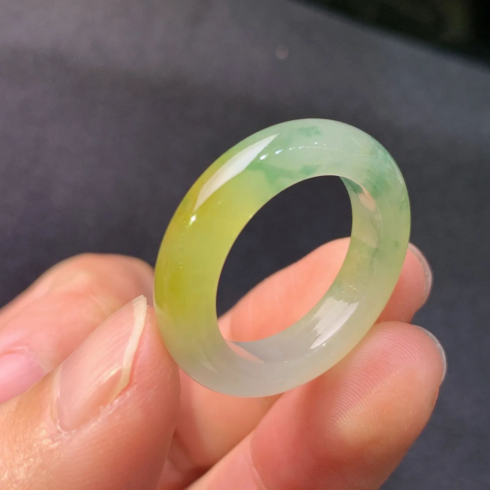冰黄翡戒圈，指环，冰润细腻，颜色鲜艳，种水足，Xyg圈口18宽5.4厚4.2