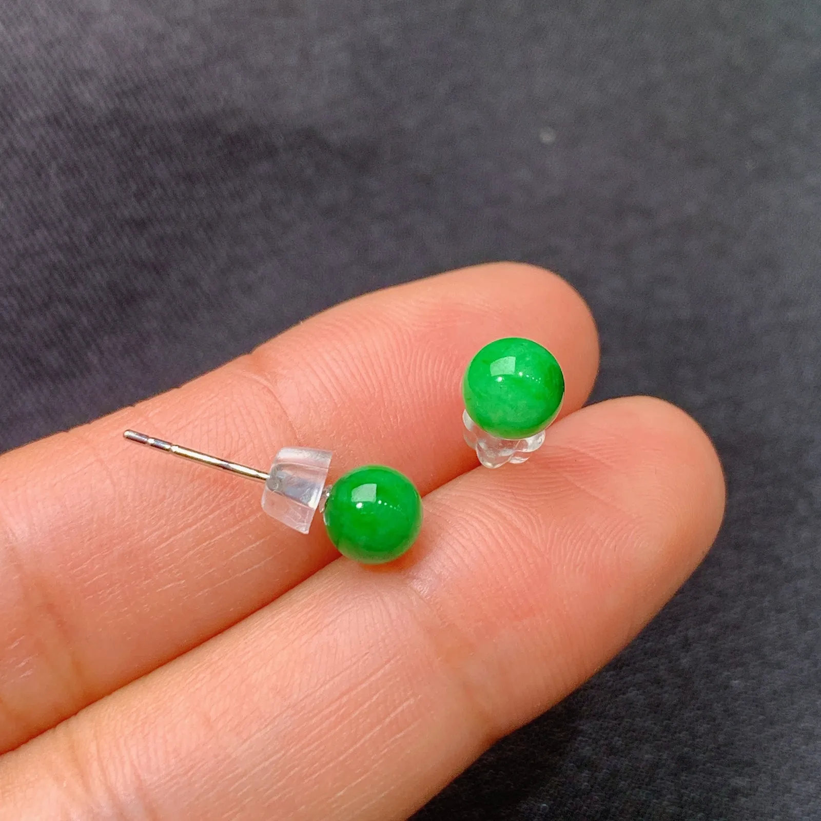 阳绿圆珠耳钉，18k金镶嵌，简约时尚，Xyg取一尺寸5.3